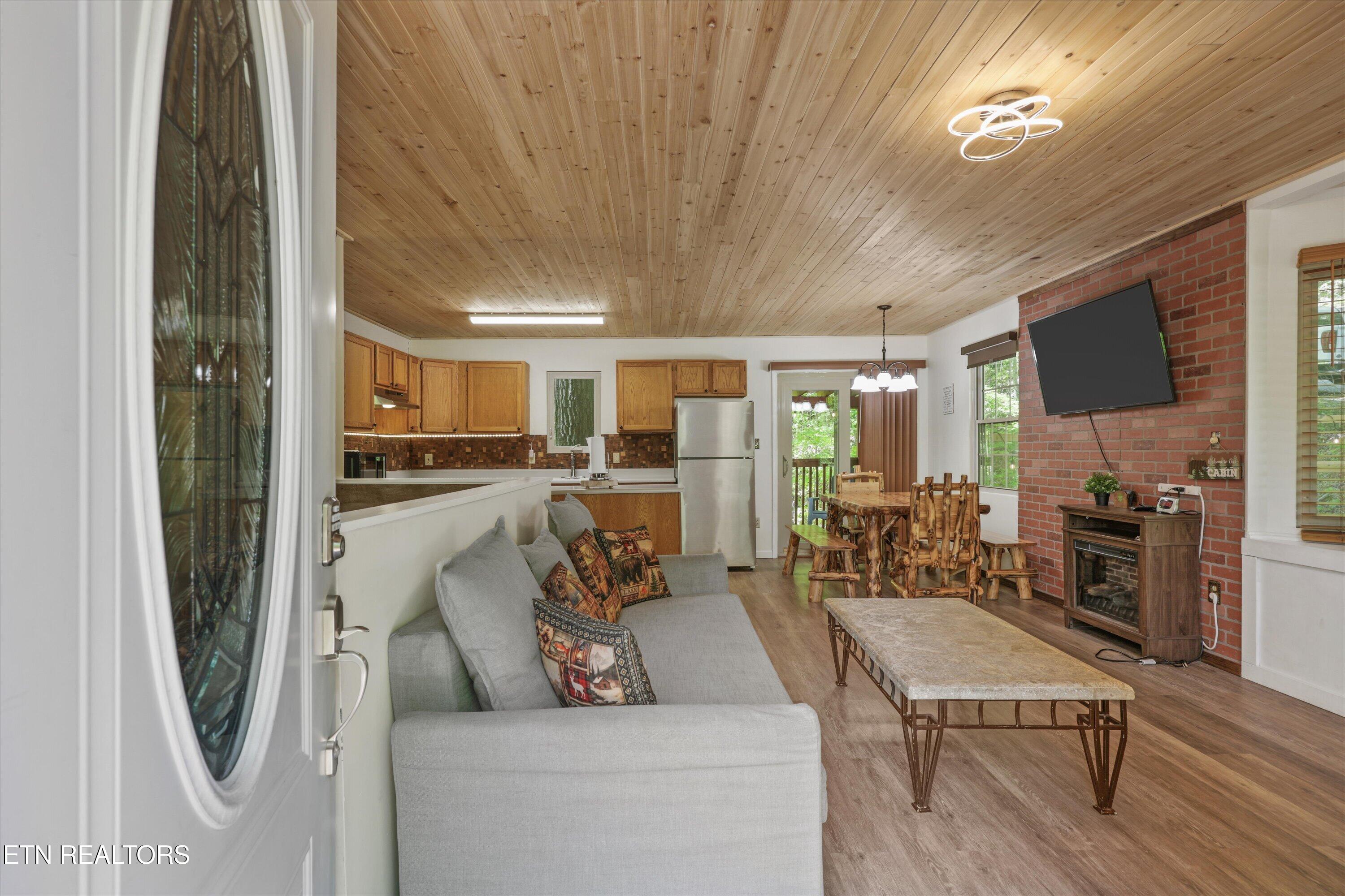 375 Sugar Mountain Way Pigeon Forge TN 37863