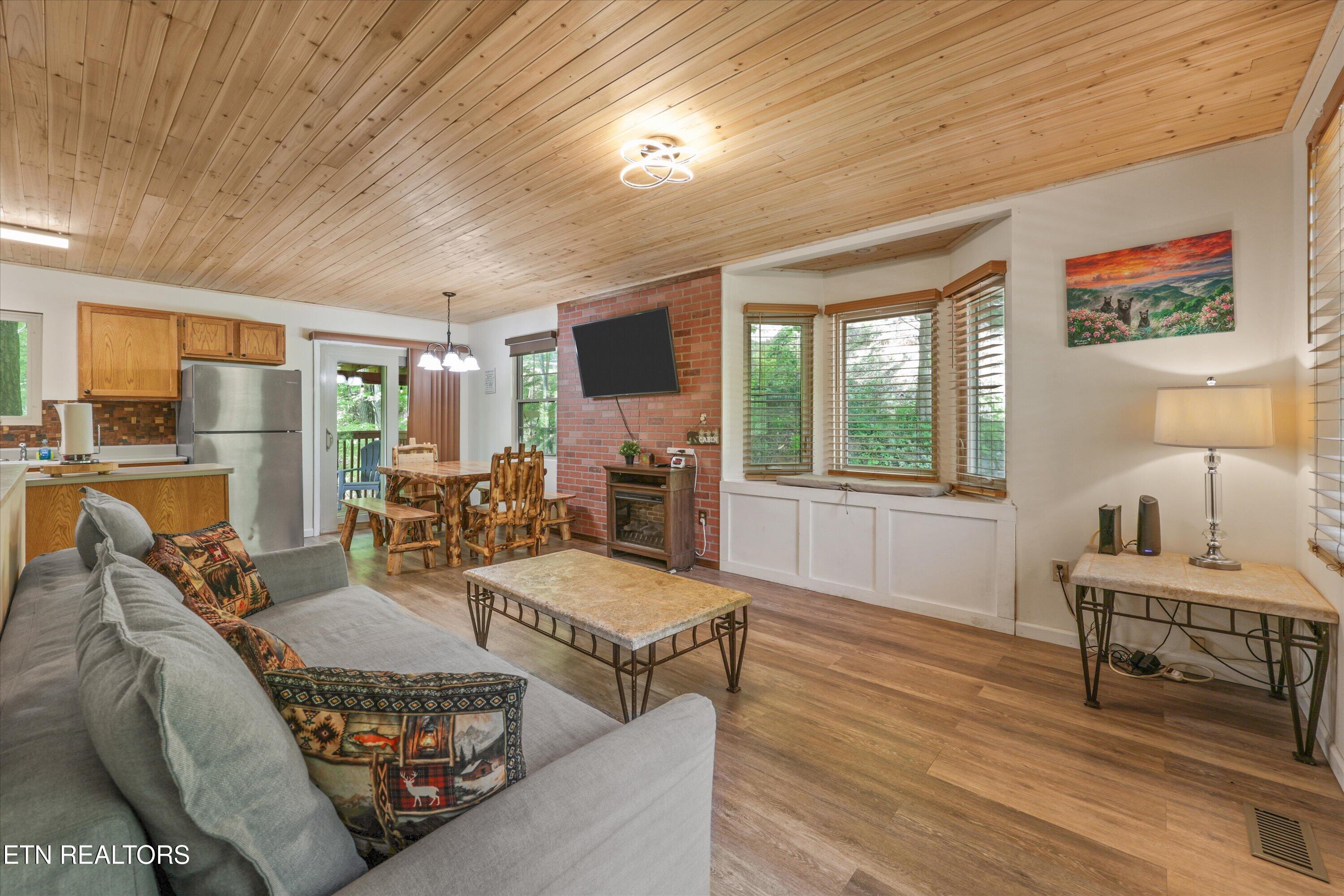 375 Sugar Mountain Way Pigeon Forge TN 37863