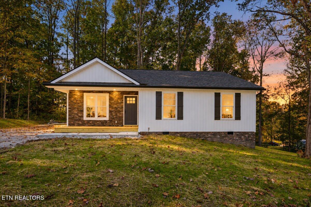377 Summit Drive Speedwell TN 37870