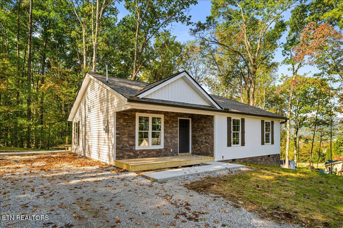 377 Summit Drive Speedwell TN 37870