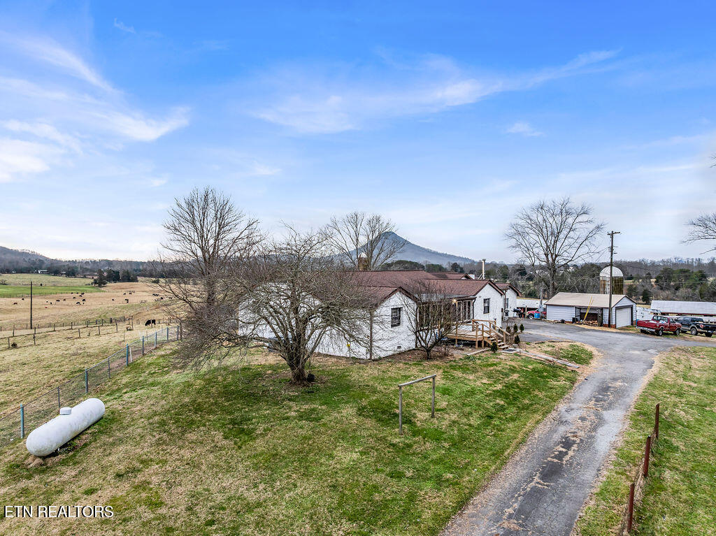 10724 E Emory Road Luttrell TN 37779