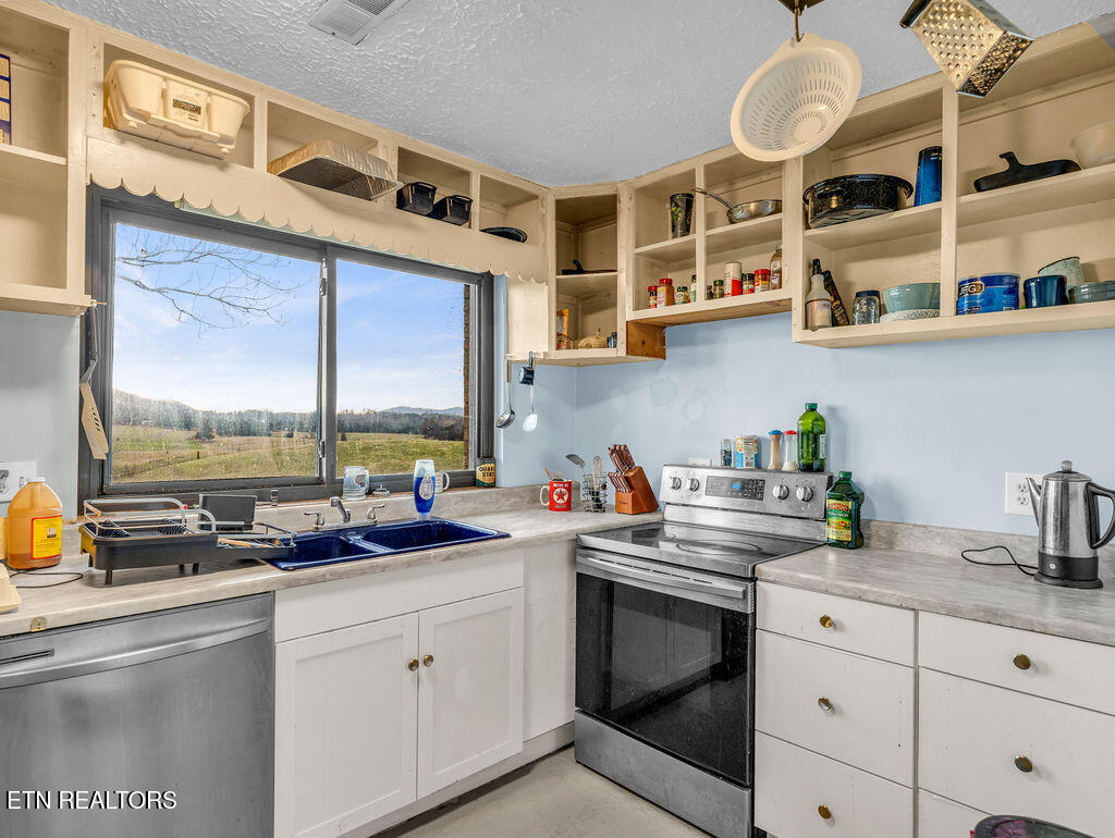 10724 E Emory Road Luttrell TN 37779