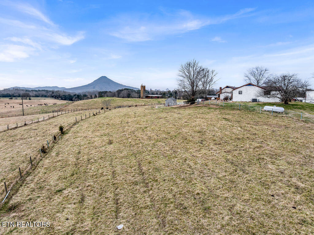 10724 E Emory Road Luttrell TN 37779