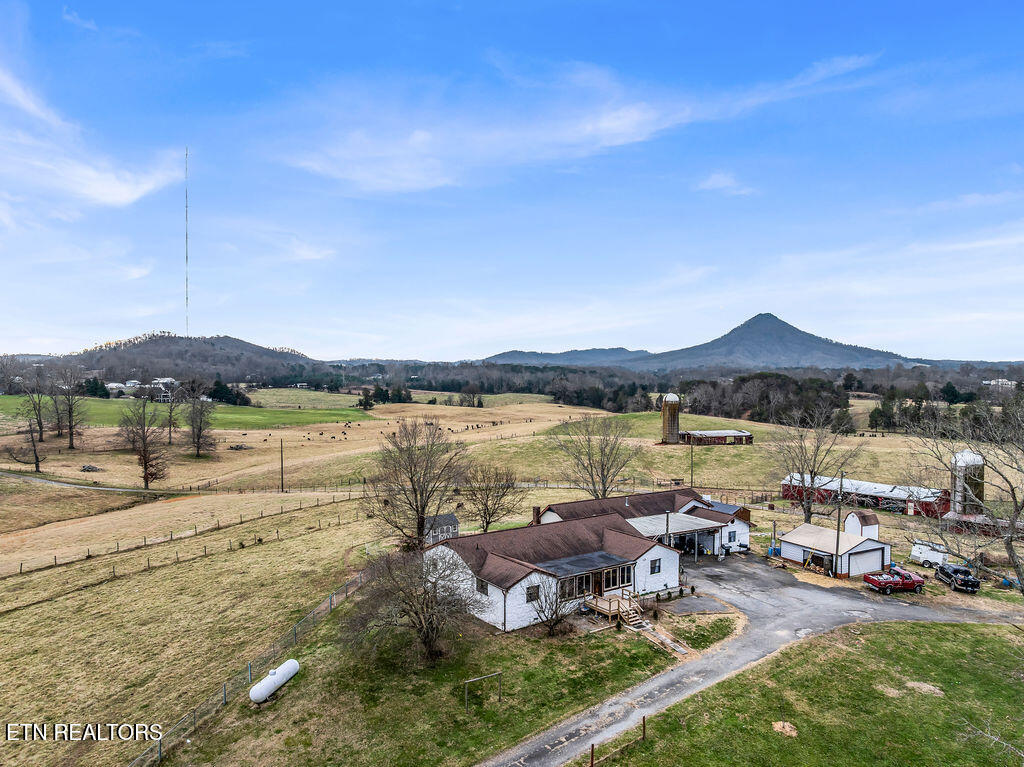 10724 E Emory Road Luttrell TN 37779