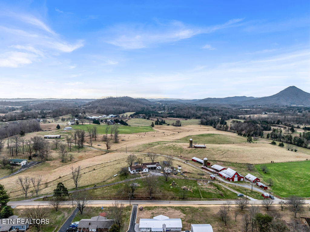 10724 E Emory Road Luttrell TN 37779