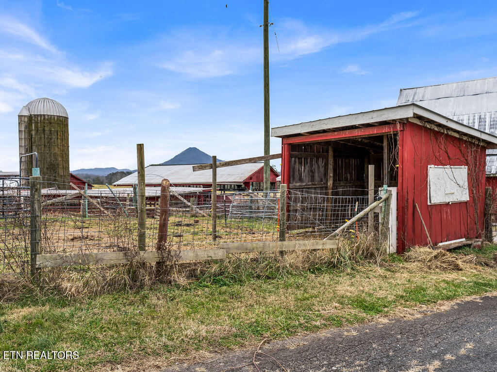 10724 E Emory Road Luttrell TN 37779