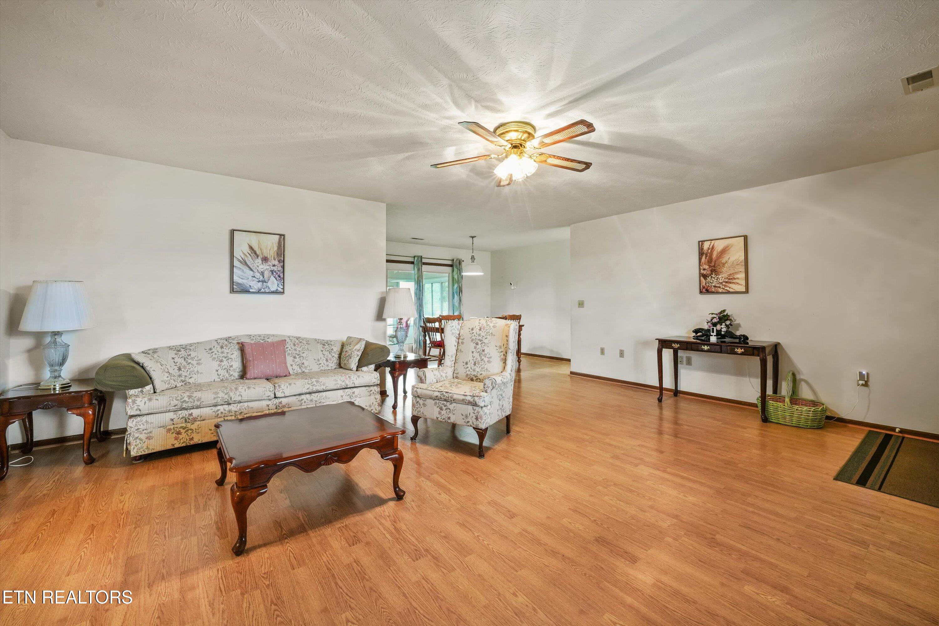 426 Woods View Circle Kodak TN 37764