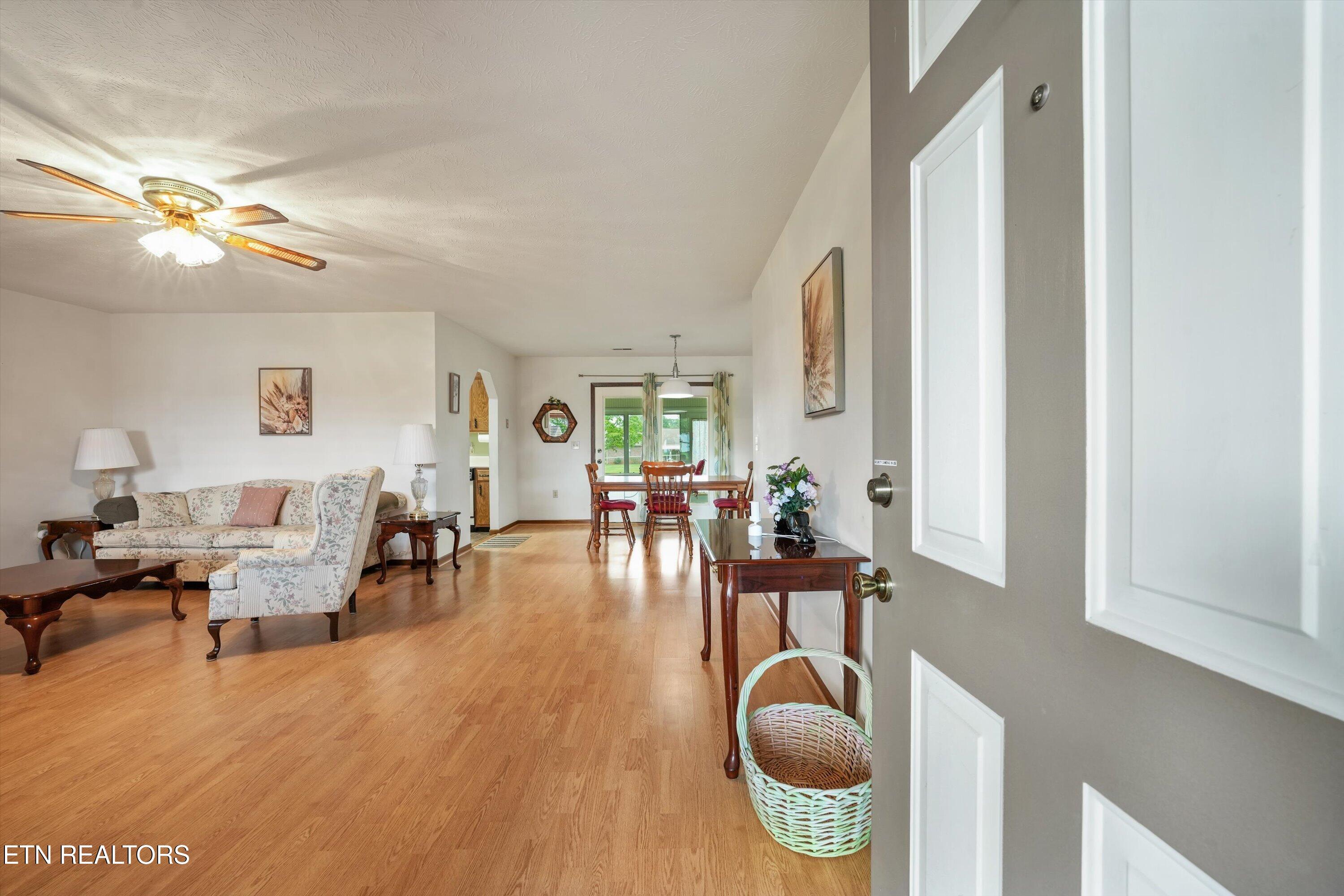 426 Woods View Circle Kodak TN 37764
