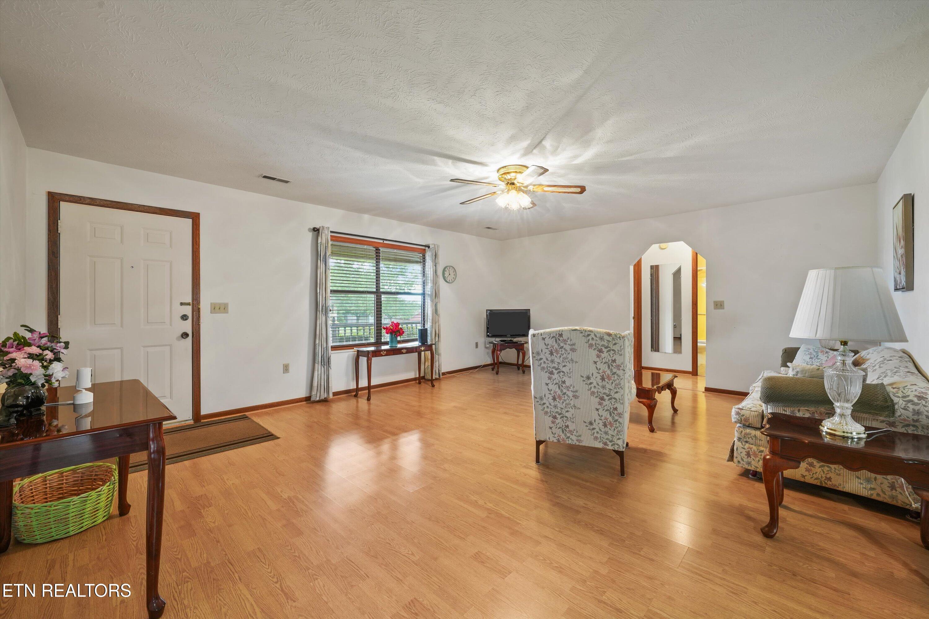 426 Woods View Circle Kodak TN 37764