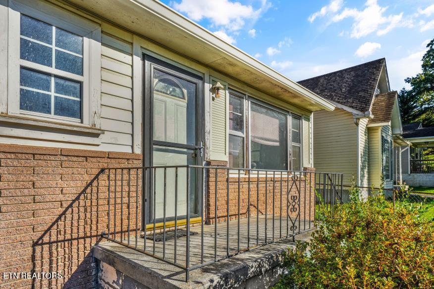 2963 Cecil Avenue Knoxville TN 37917