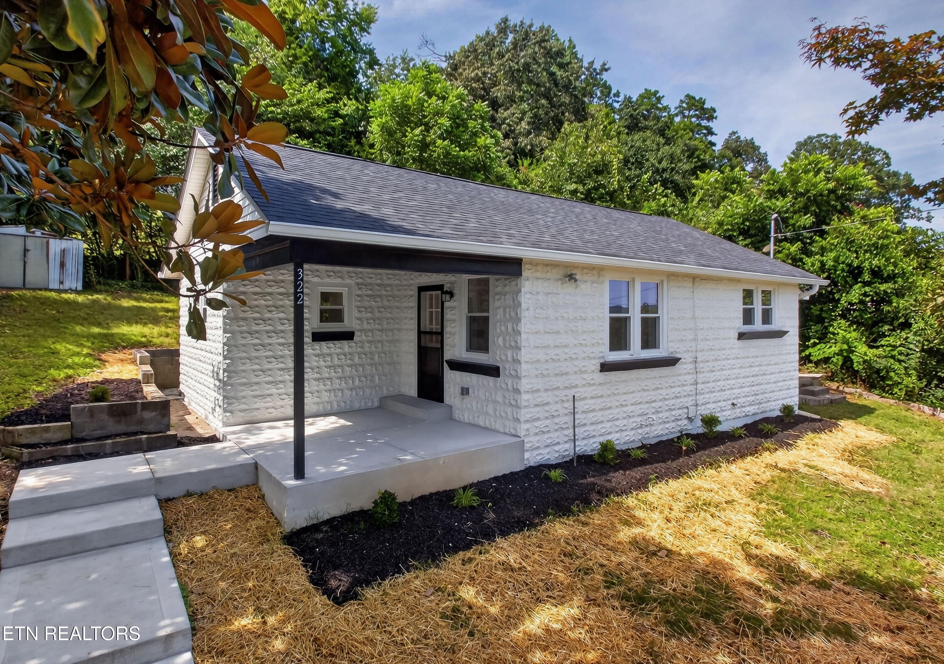 322 Oak Street Clinton TN 37716