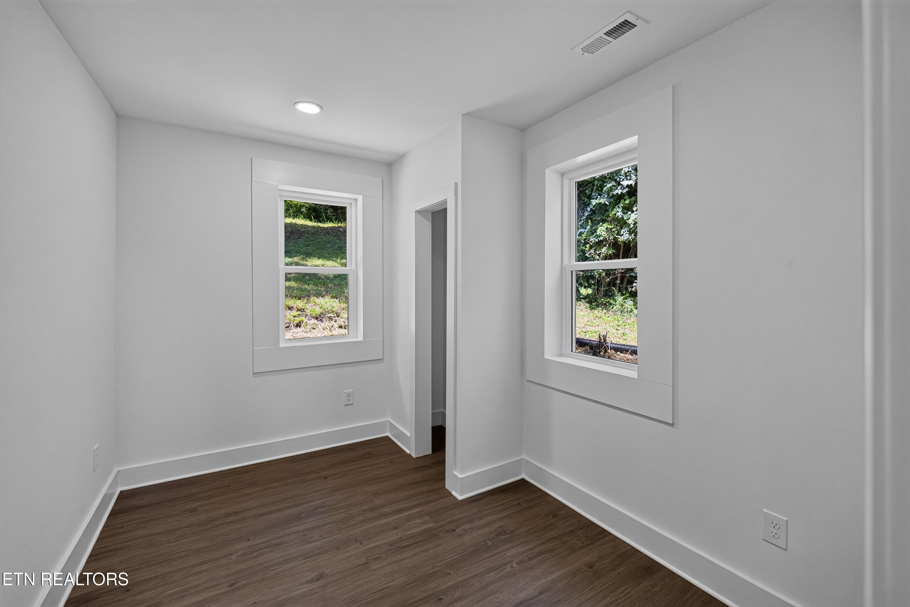 322 Oak Street Clinton TN 37716