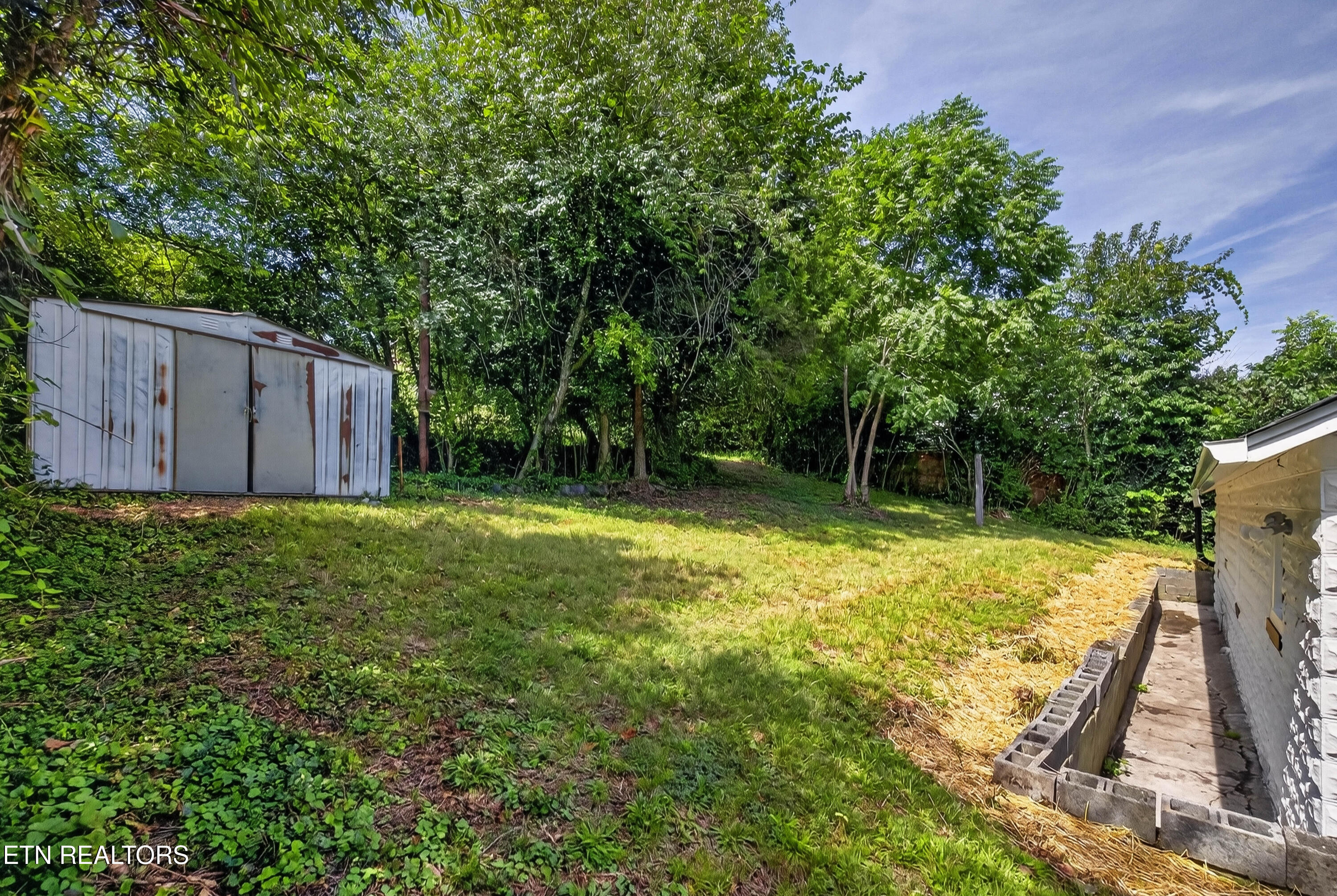 322 Oak Street Clinton TN 37716