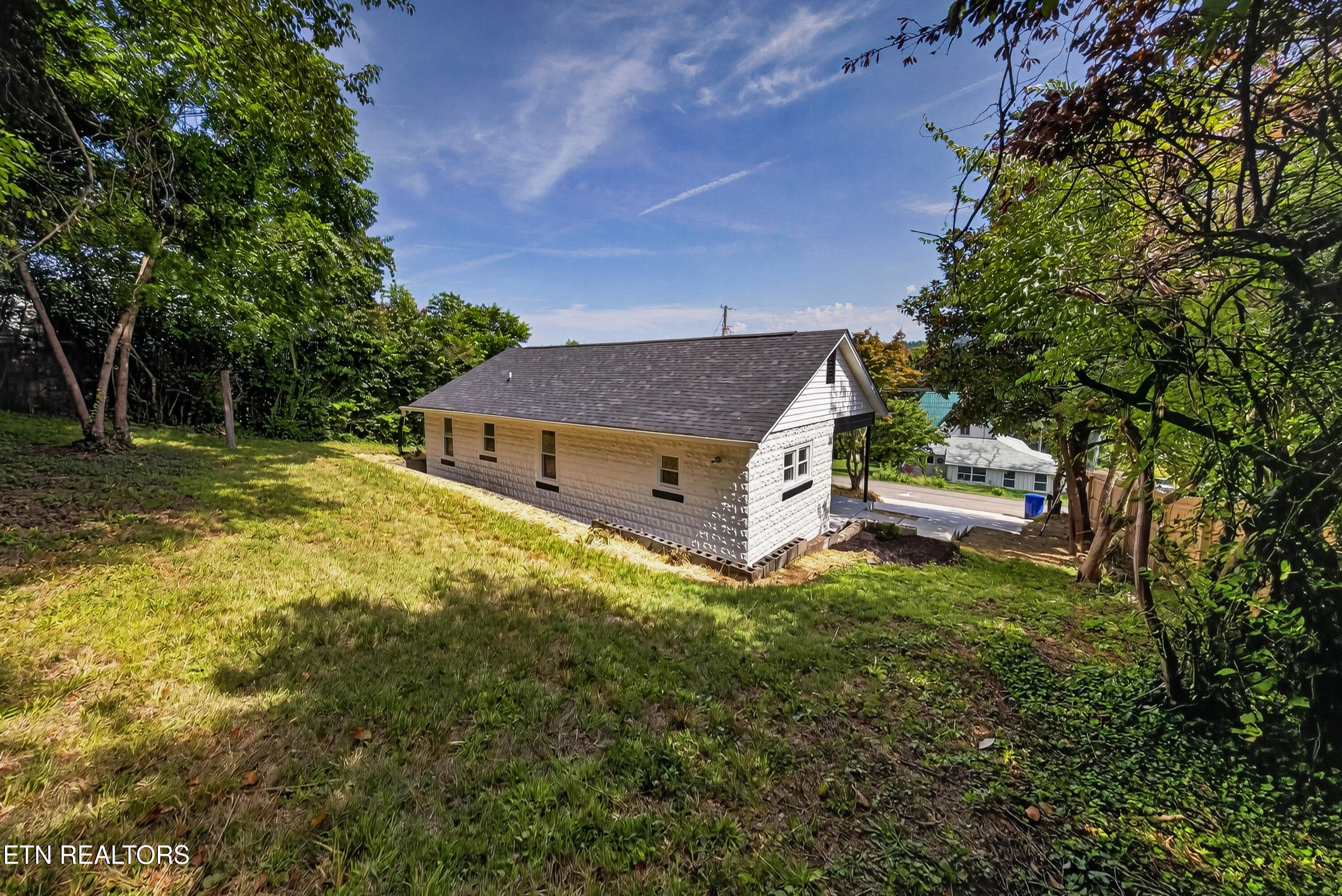 322 Oak Street Clinton TN 37716