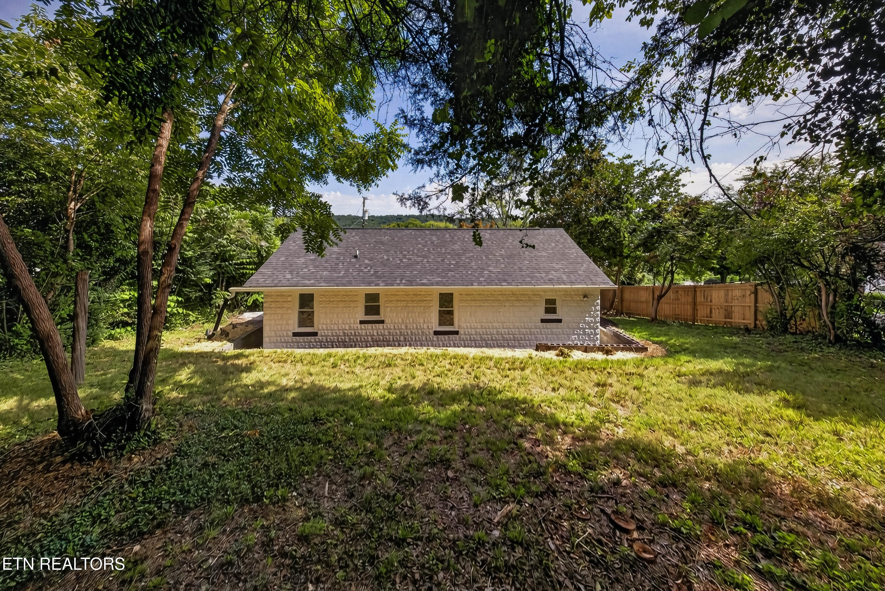 322 Oak Street Clinton TN 37716