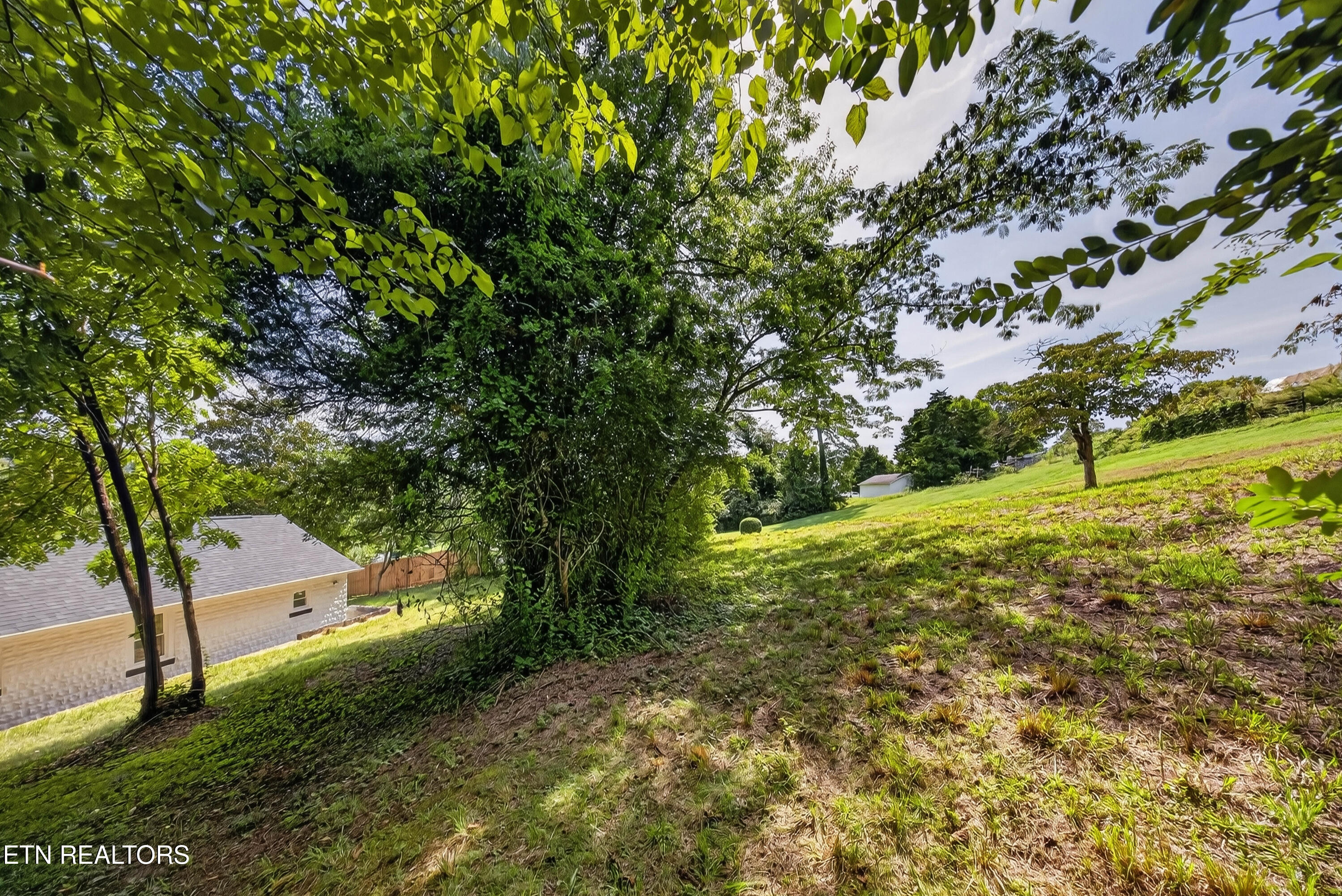 322 Oak Street Clinton TN 37716