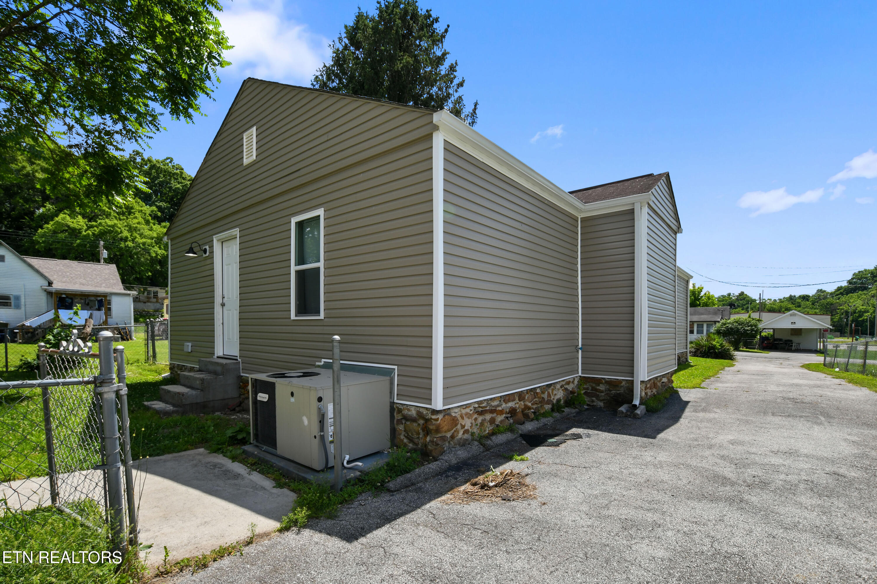 205 E Elm Street Lafollette TN 37766