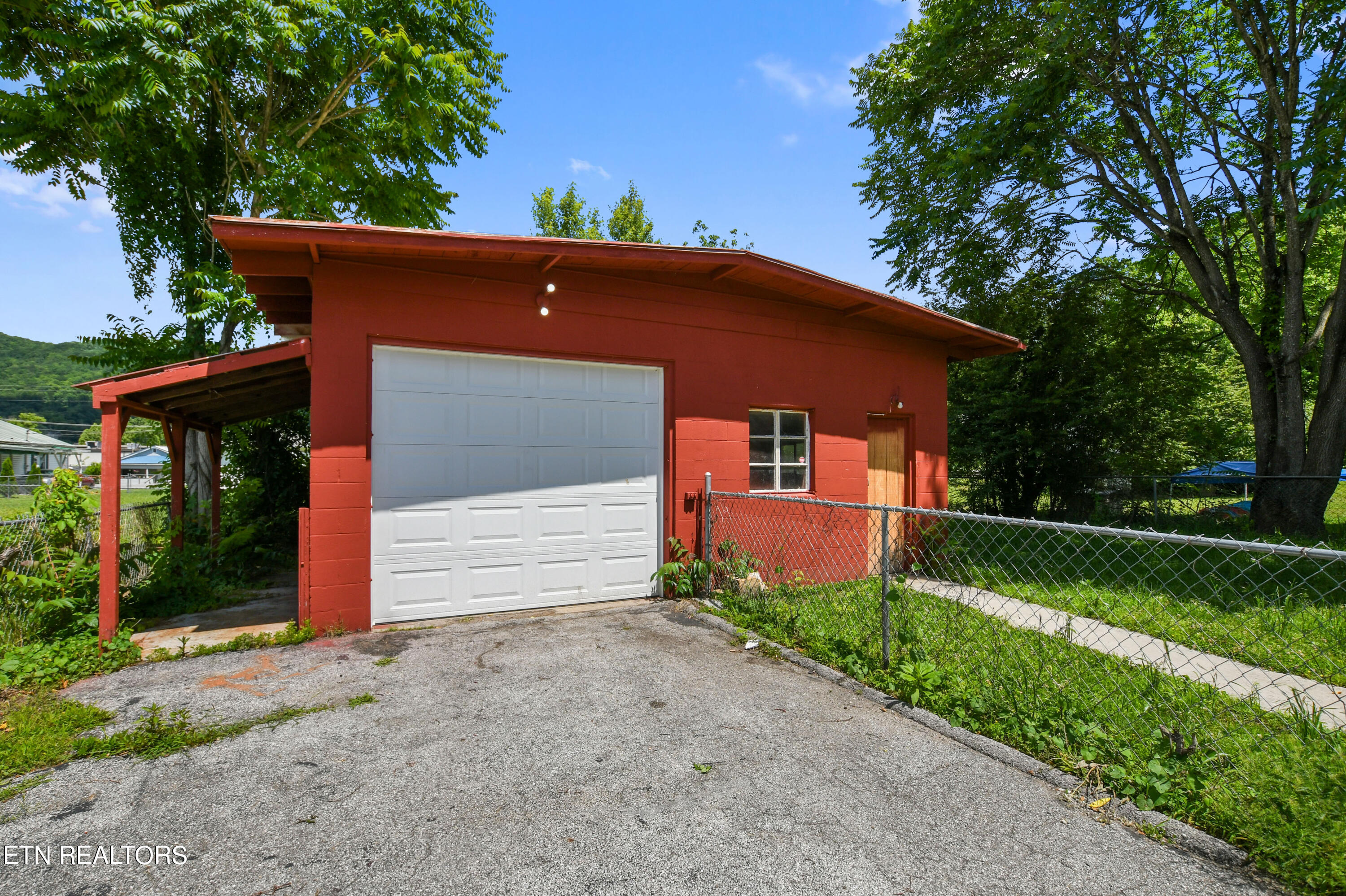 205 E Elm Street Lafollette TN 37766