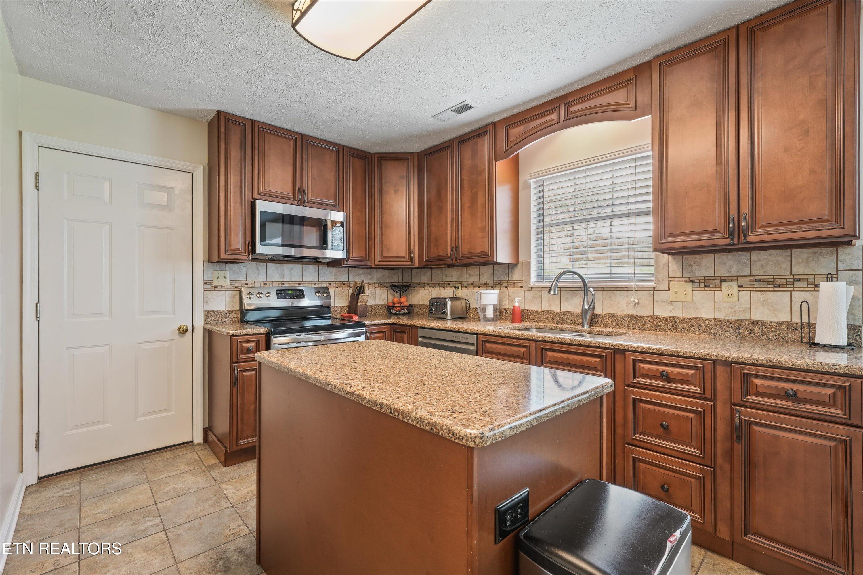 8022 Maple Run Lane Knoxville TN 37919