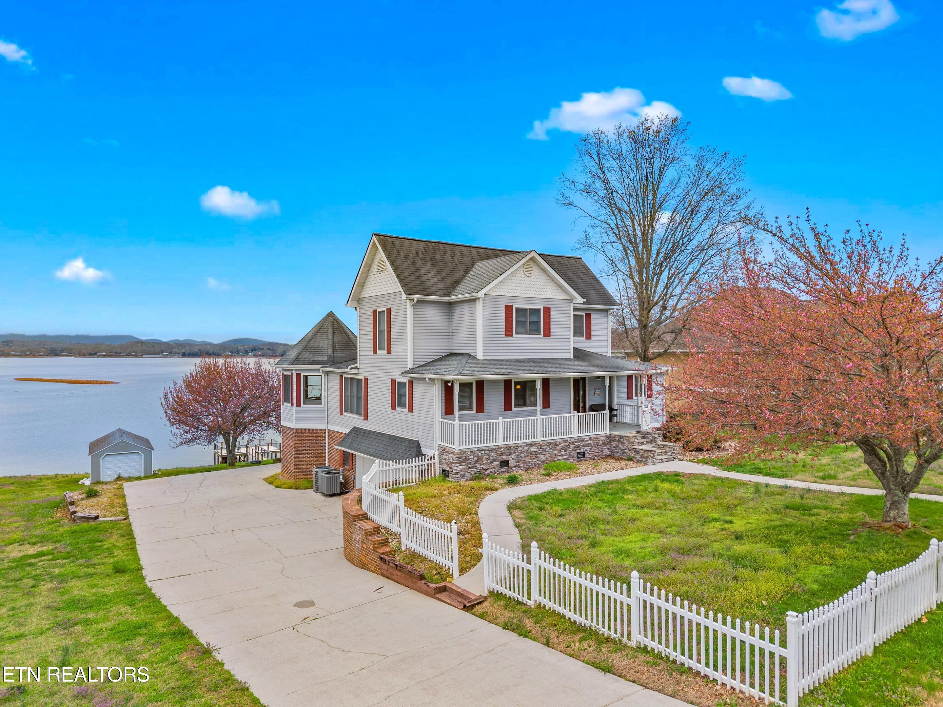 1109 Lake Ridge Drive Dandridge TN 37725