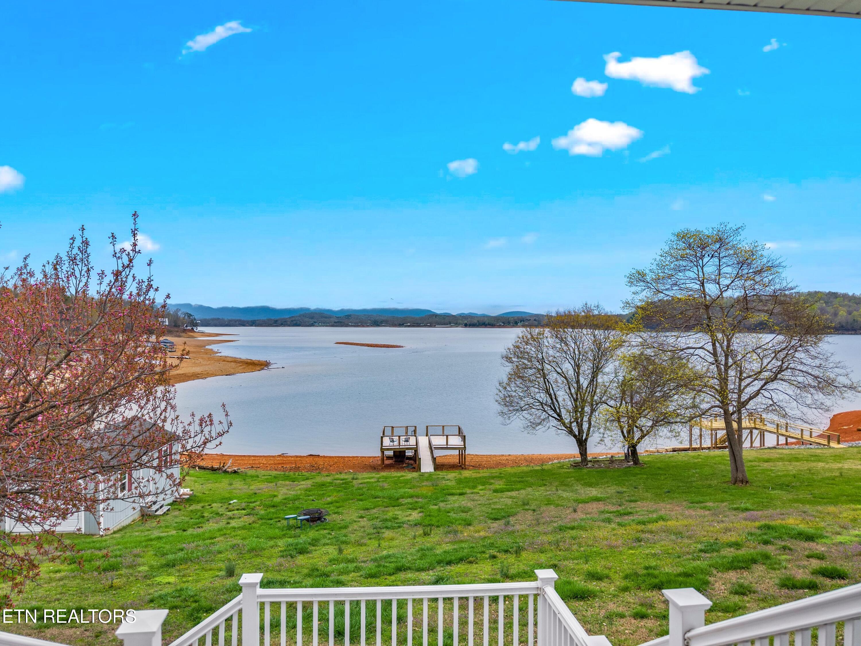 1109 Lake Ridge Drive Dandridge TN 37725