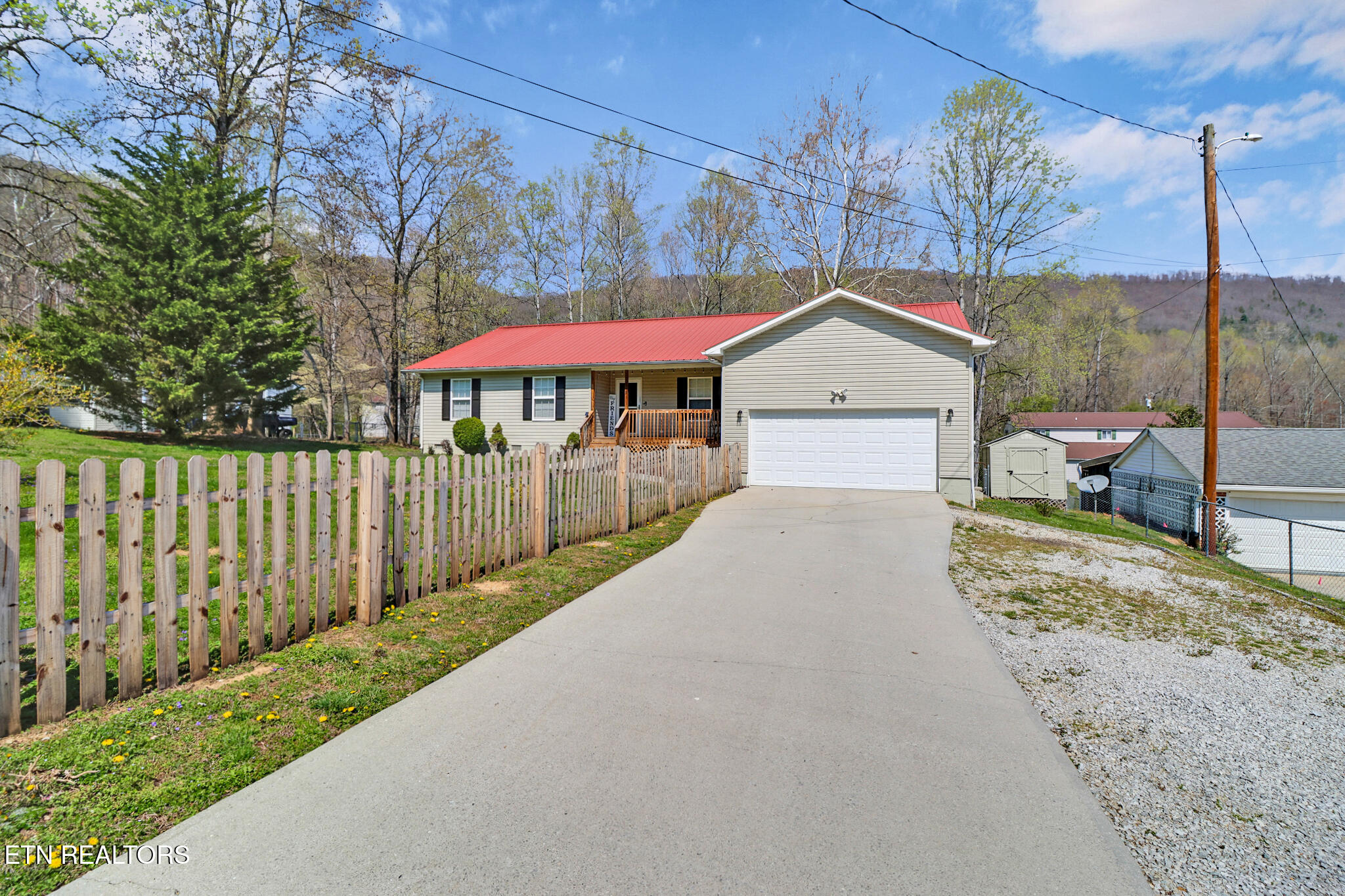 318 Lee Village Harriman TN 37748