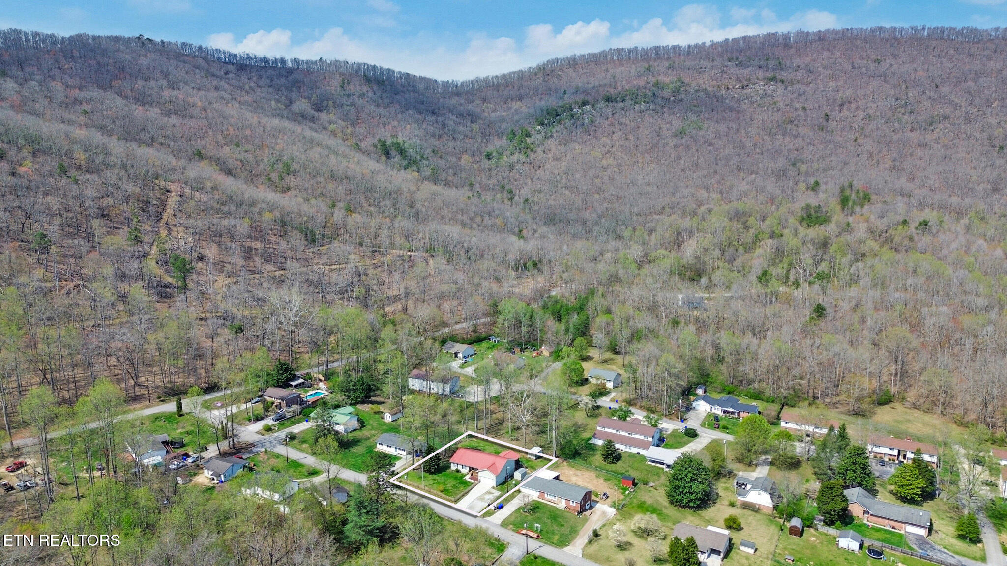 318 Lee Village Harriman TN 37748