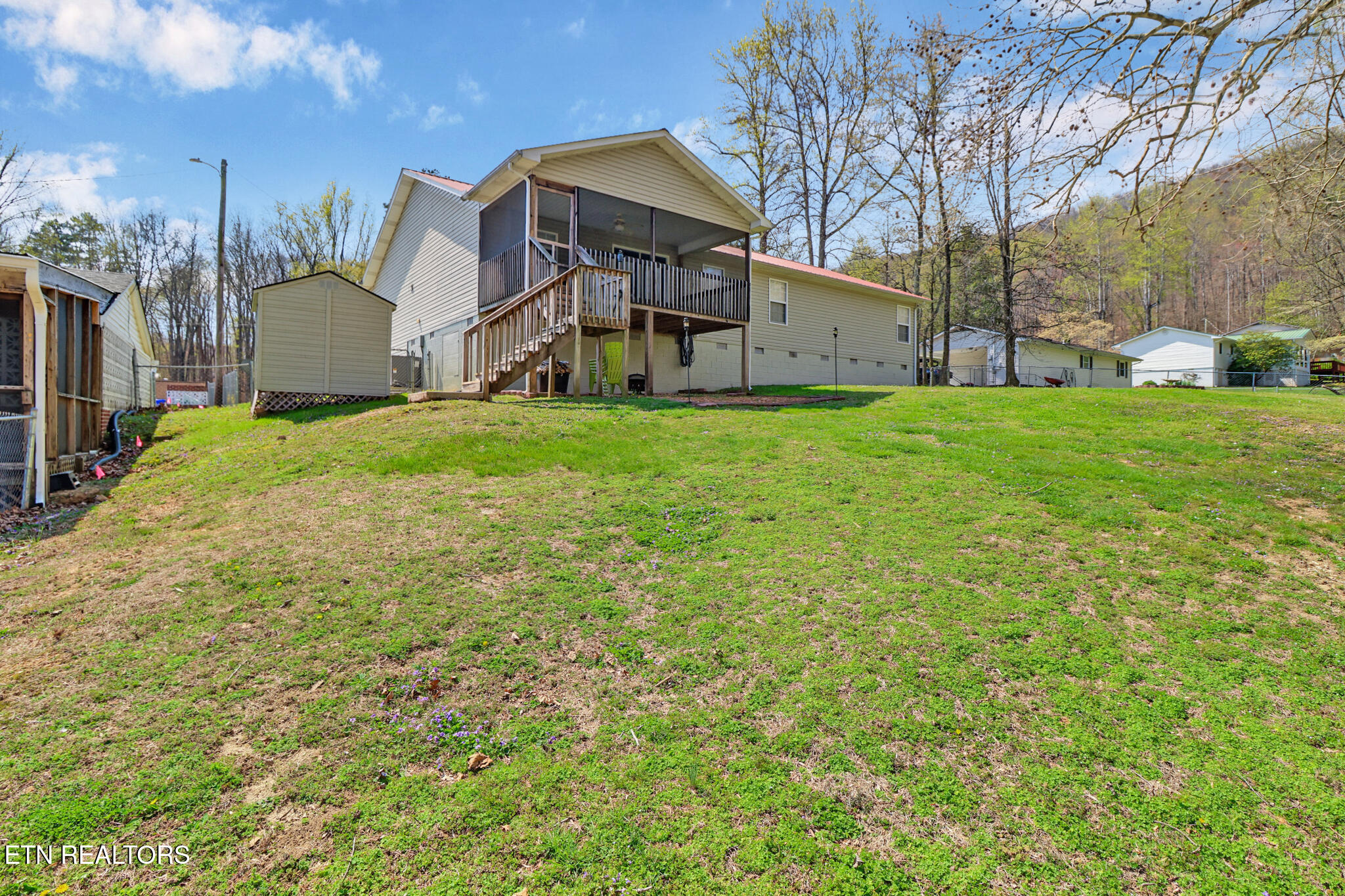 318 Lee Village Harriman TN 37748