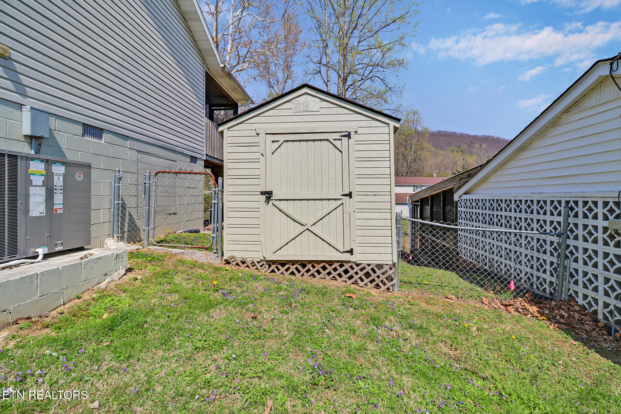 318 Lee Village Harriman TN 37748