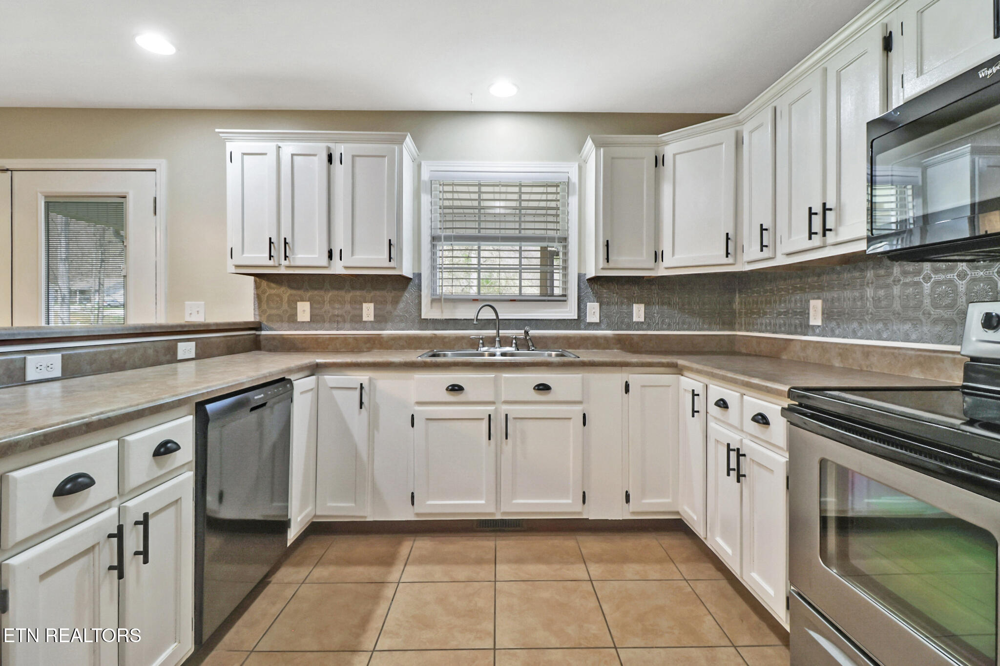 318 Lee Village Harriman TN 37748