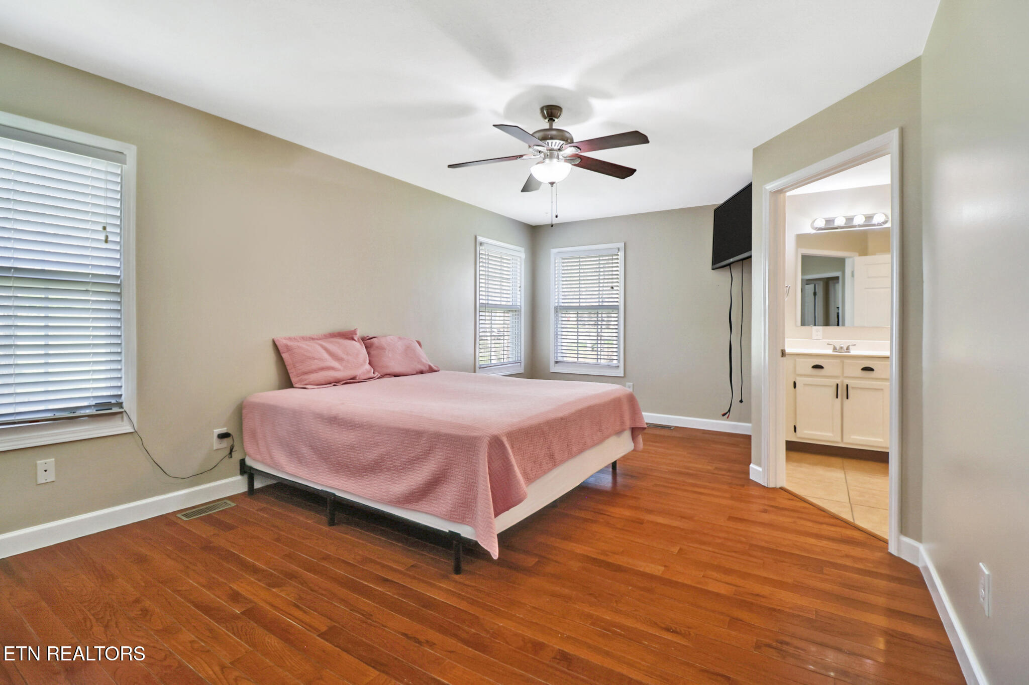 318 Lee Village Harriman TN 37748