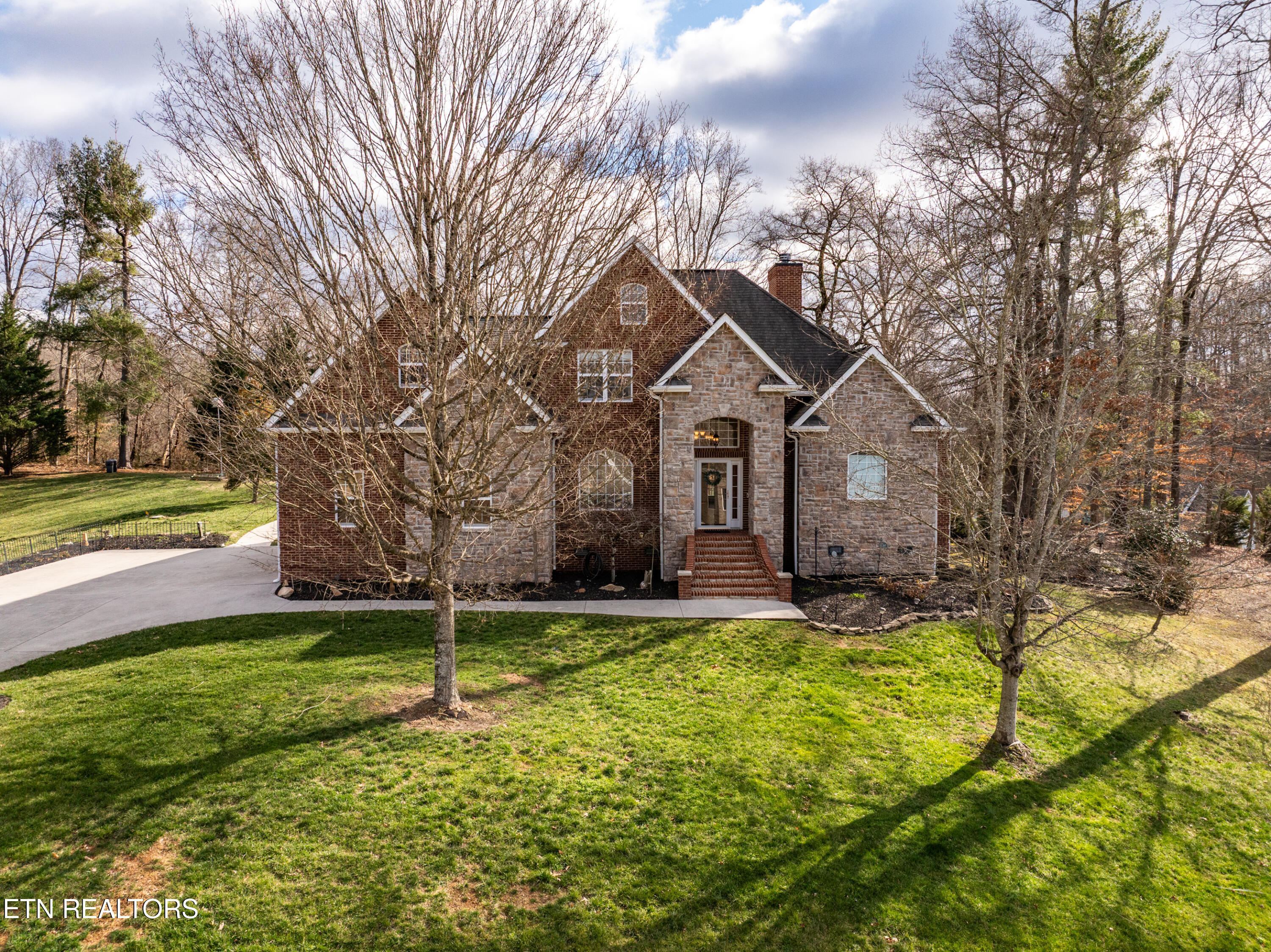 110 Saint James Lane Clinton TN 37716