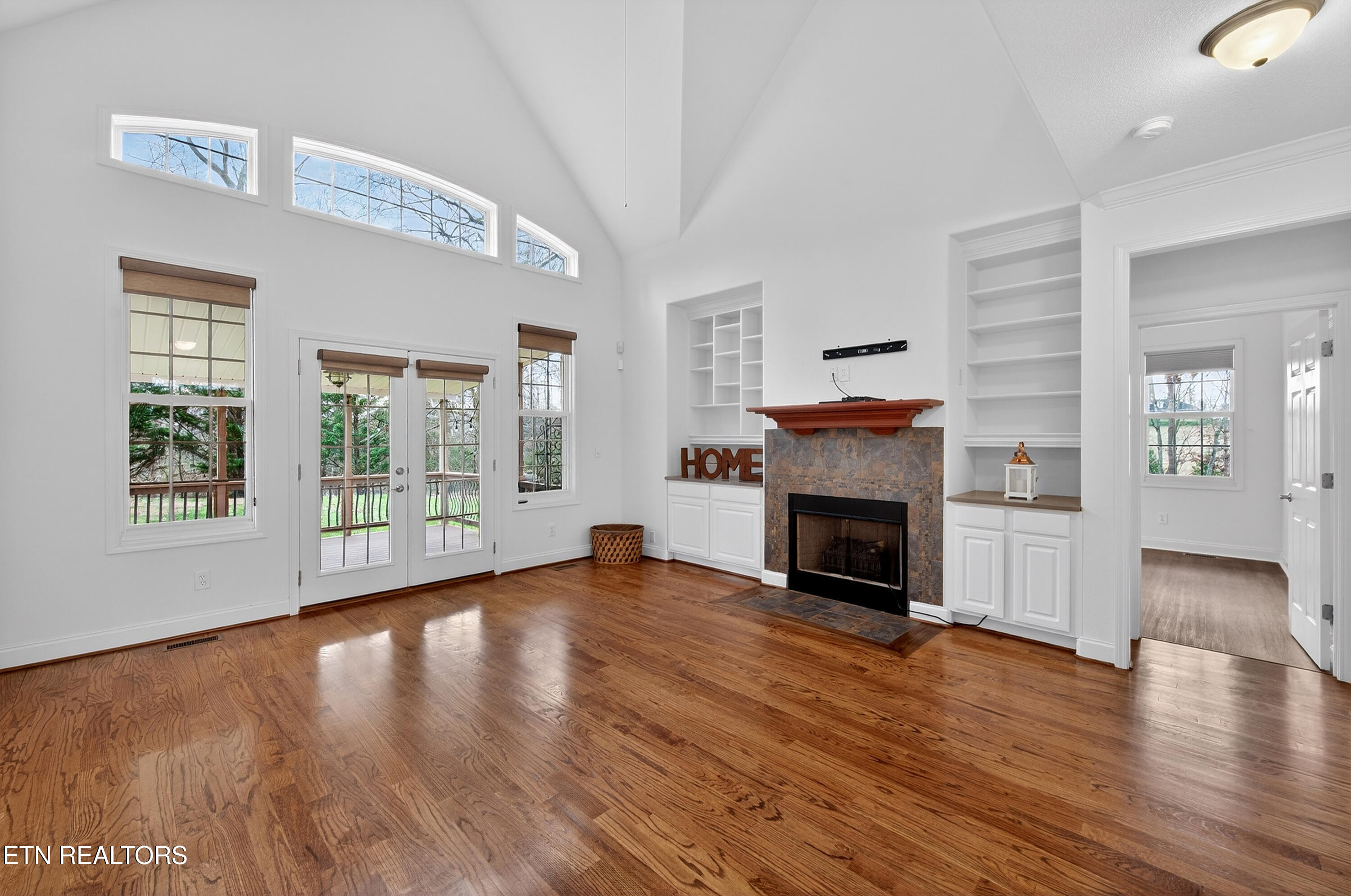 110 Saint James Lane Clinton TN 37716