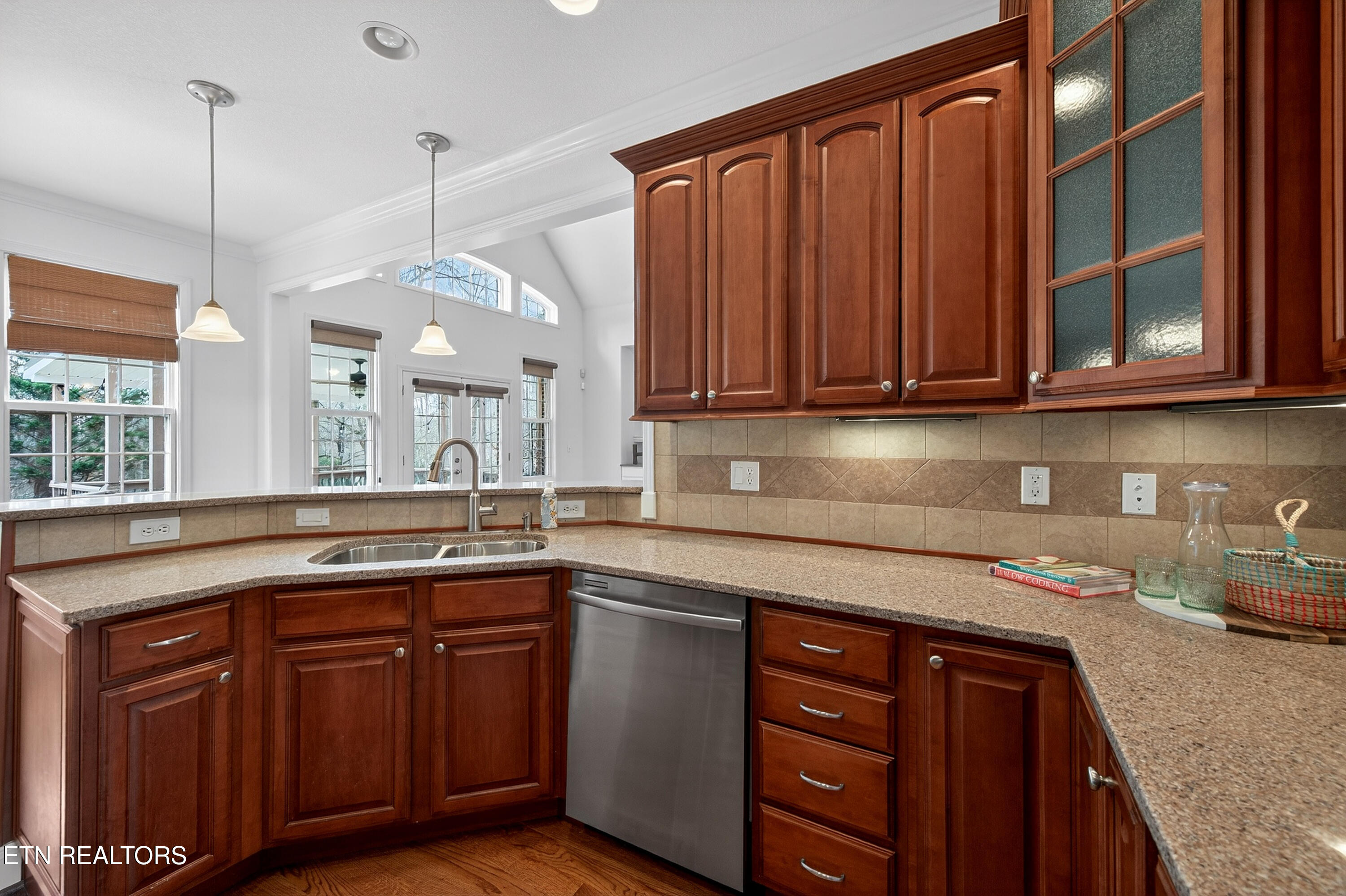 110 Saint James Lane Clinton TN 37716