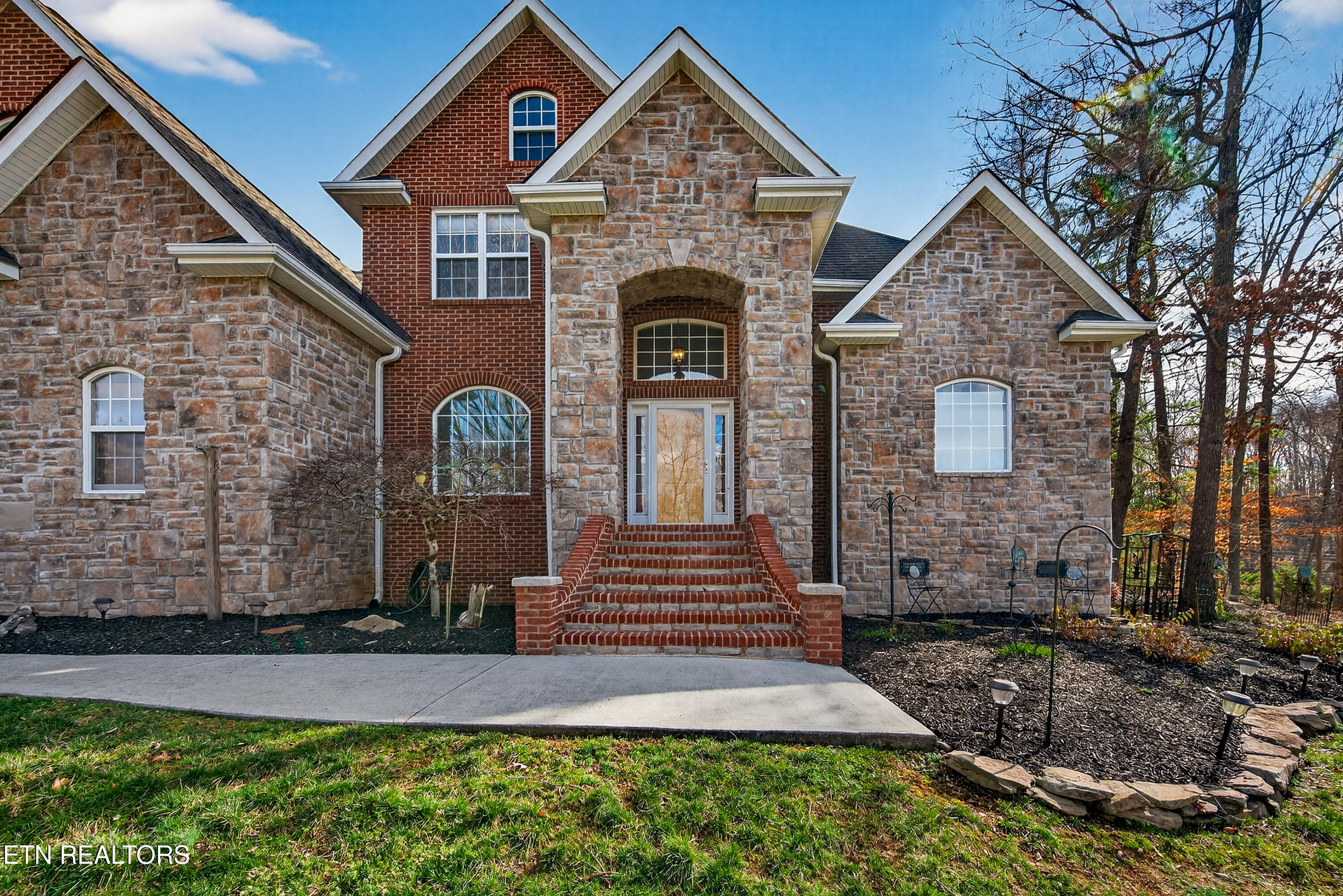 110 Saint James Lane Clinton TN 37716