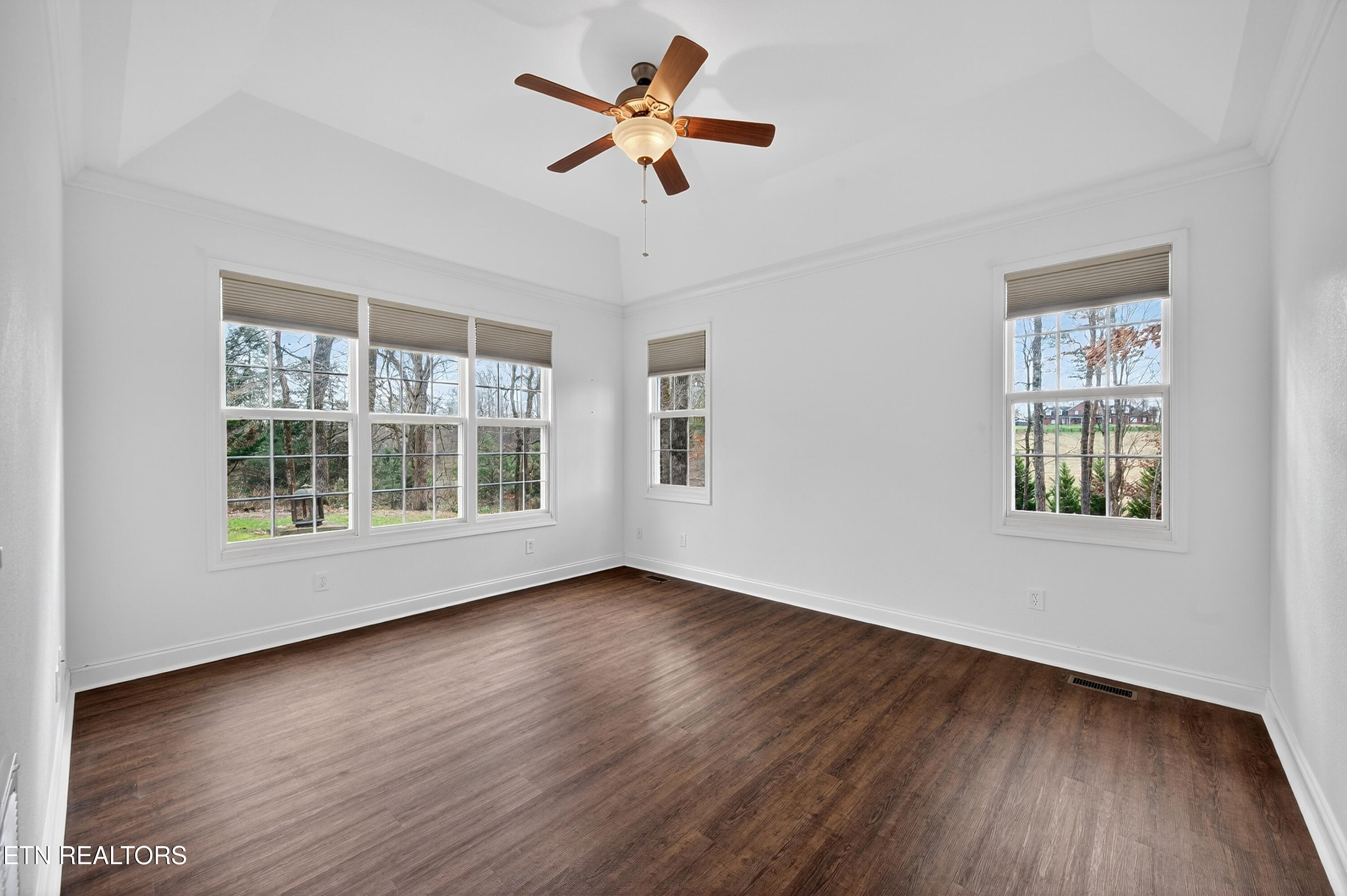 110 Saint James Lane Clinton TN 37716