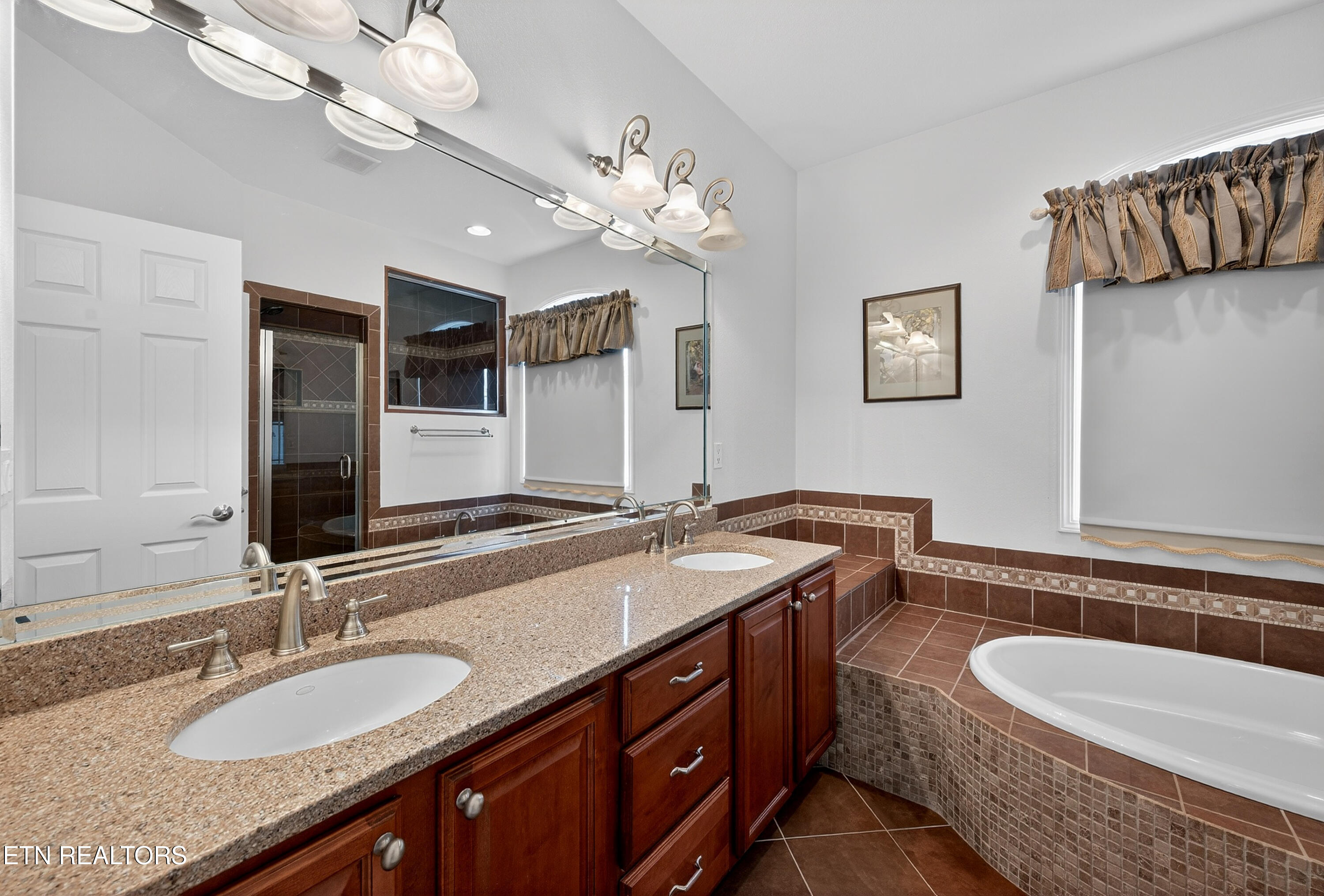 110 Saint James Lane Clinton TN 37716