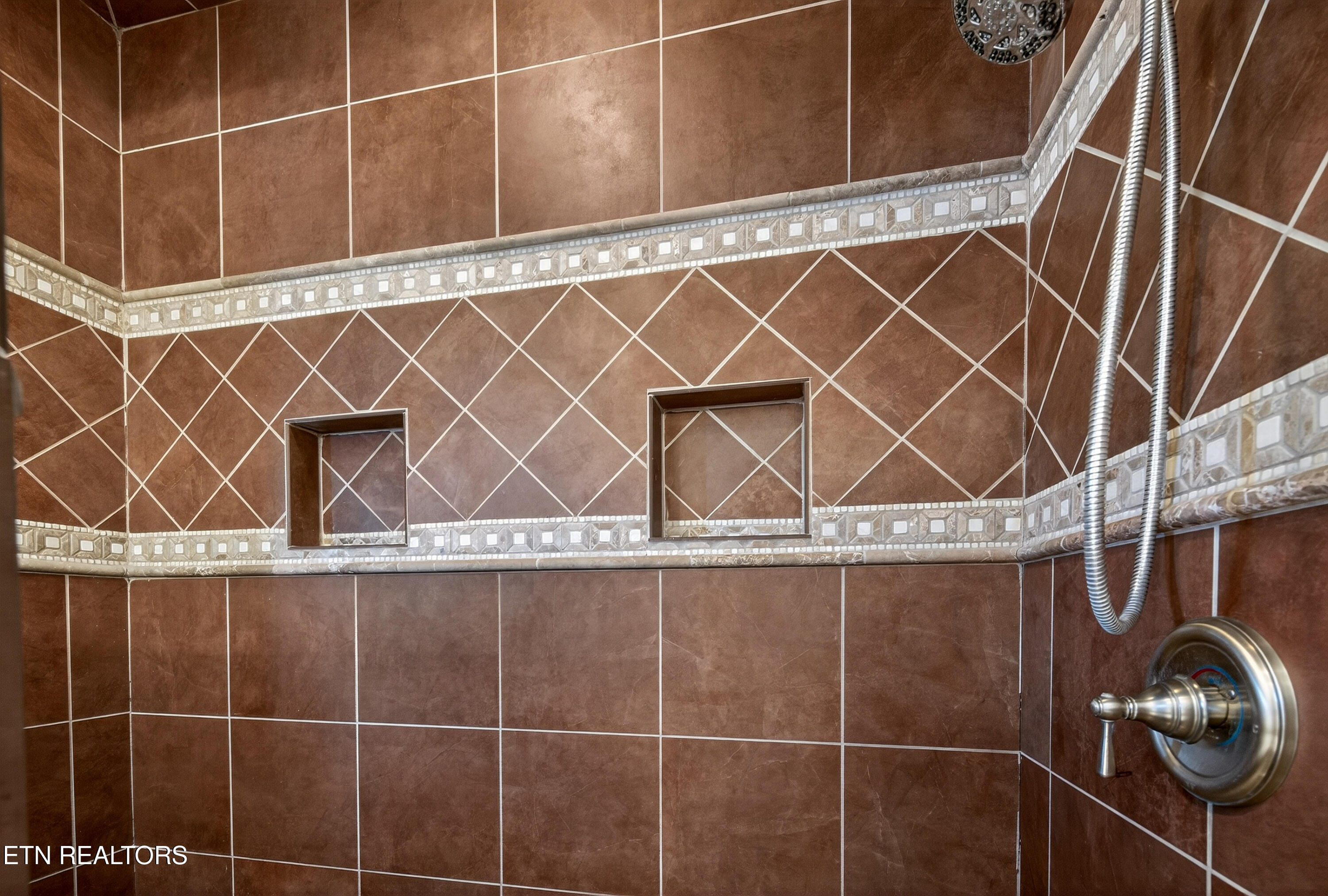 110 Saint James Lane Clinton TN 37716