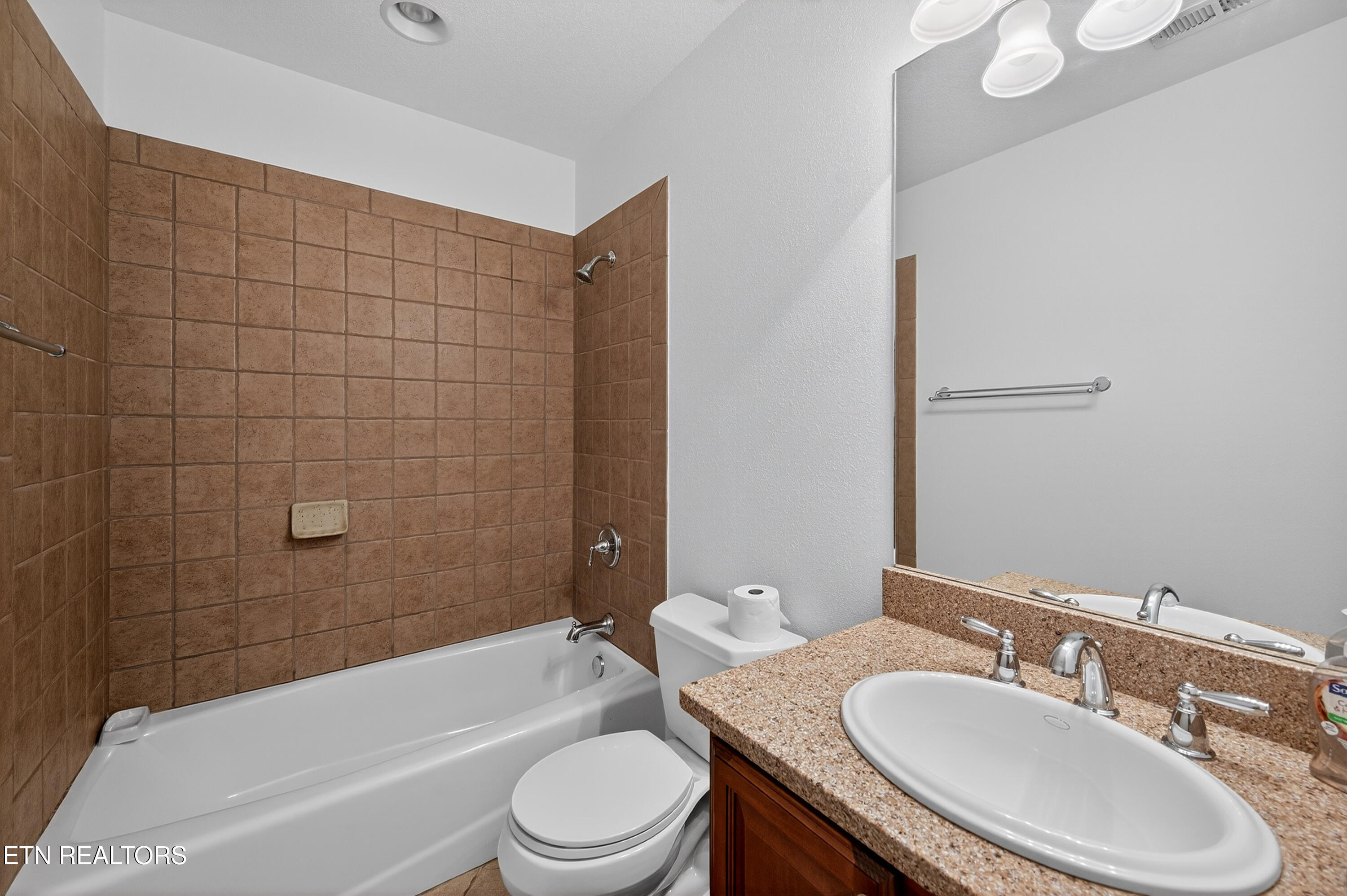 110 Saint James Lane Clinton TN 37716