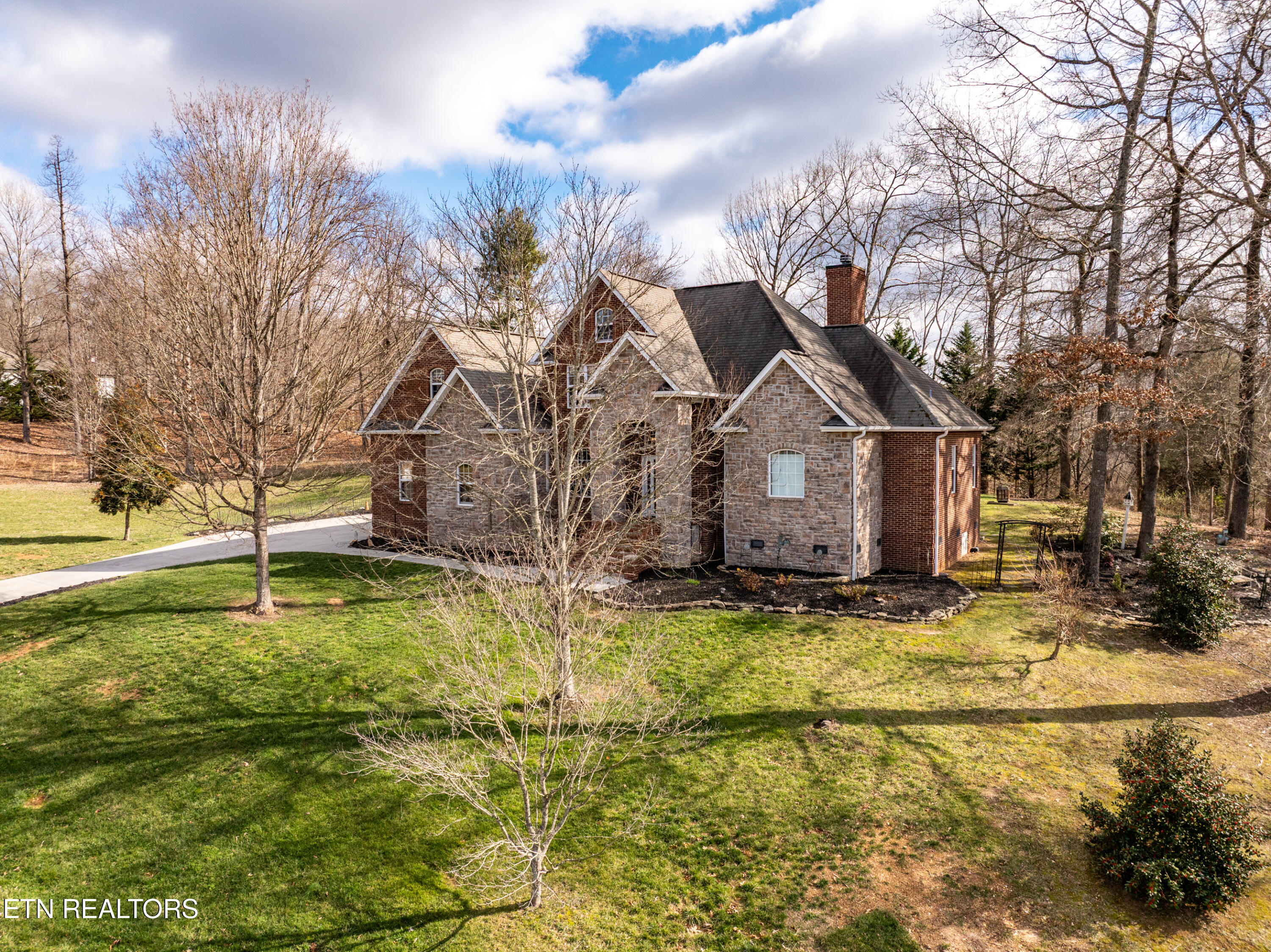 110 Saint James Lane Clinton TN 37716