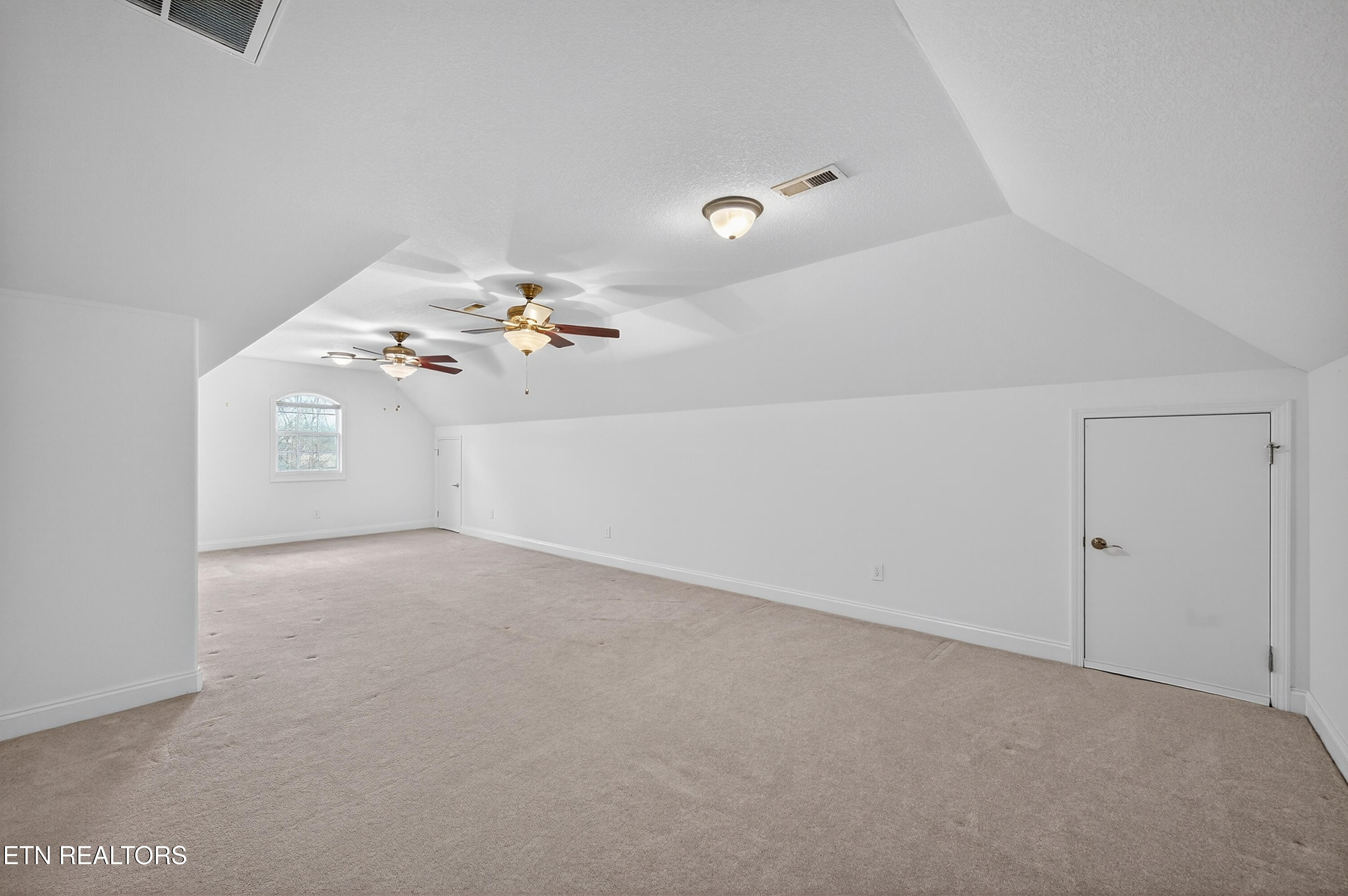 110 Saint James Lane Clinton TN 37716