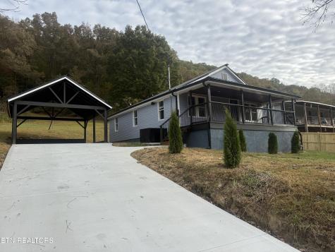 220 Walden Avenue Oliver Springs TN 37840