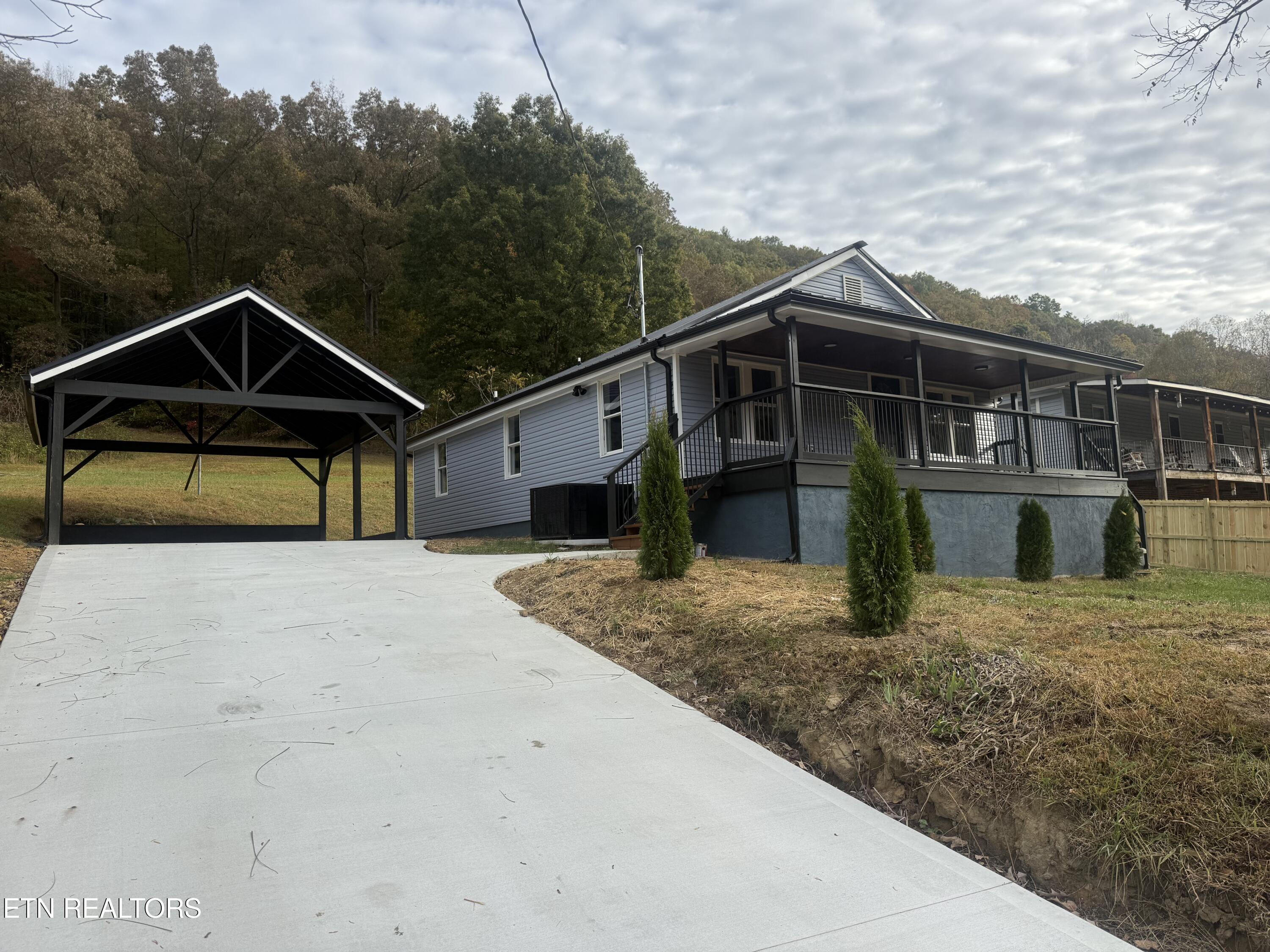 220 Walden Avenue Oliver Springs TN 37840