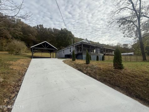 220 Walden Avenue Oliver Springs TN 37840