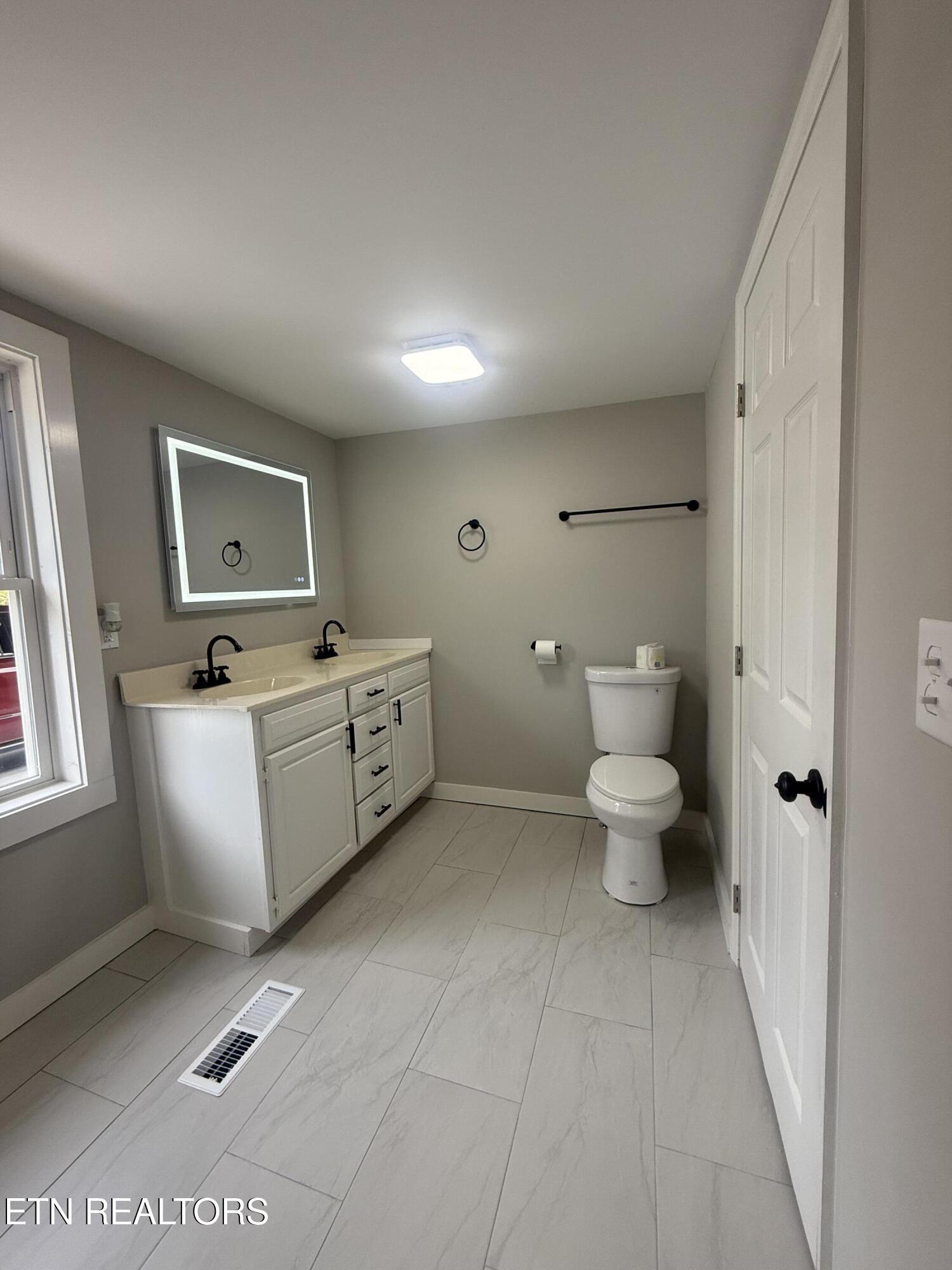 220 Walden Avenue Oliver Springs TN 37840