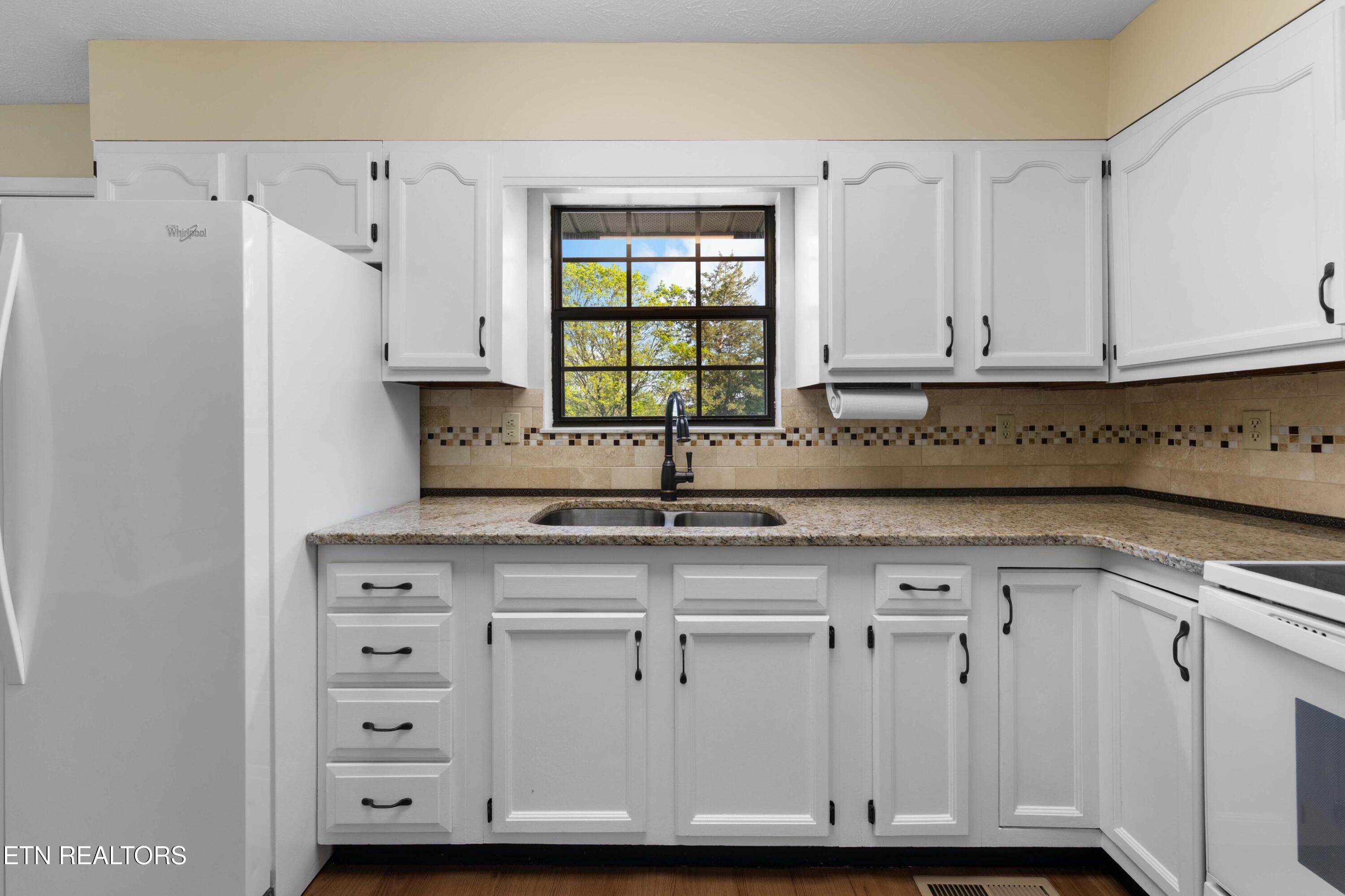 939 Fowler Street Clinton TN 37716