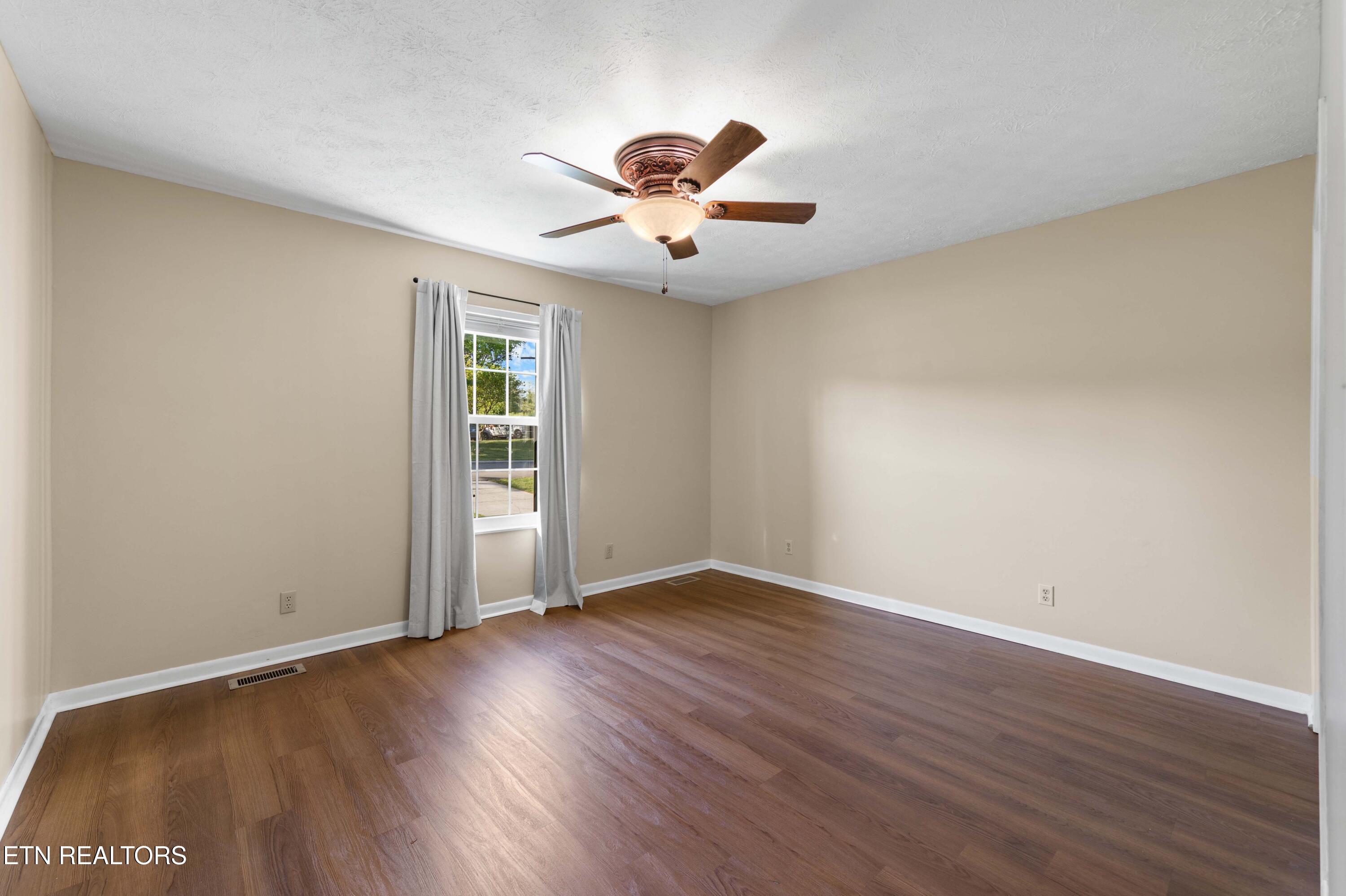 939 Fowler Street Clinton TN 37716