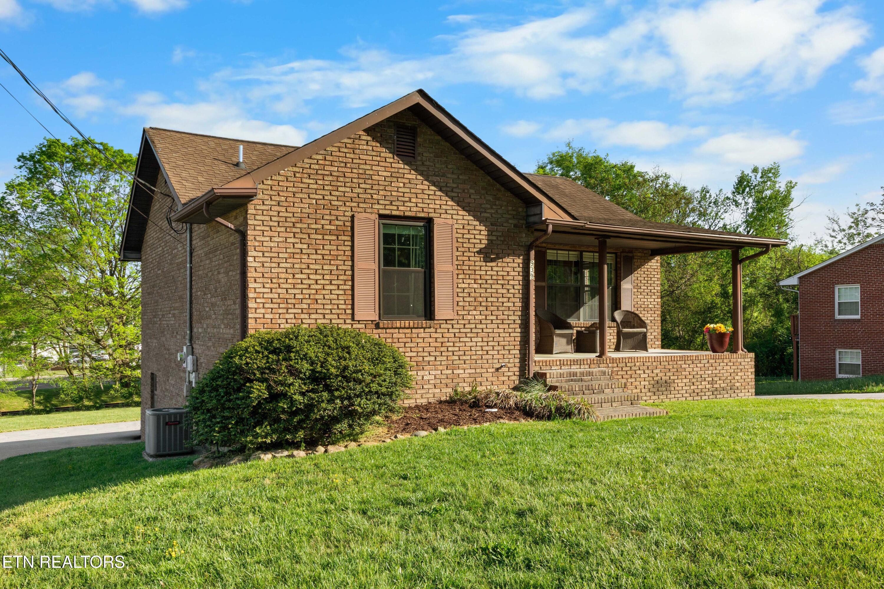 939 Fowler Street Clinton TN 37716