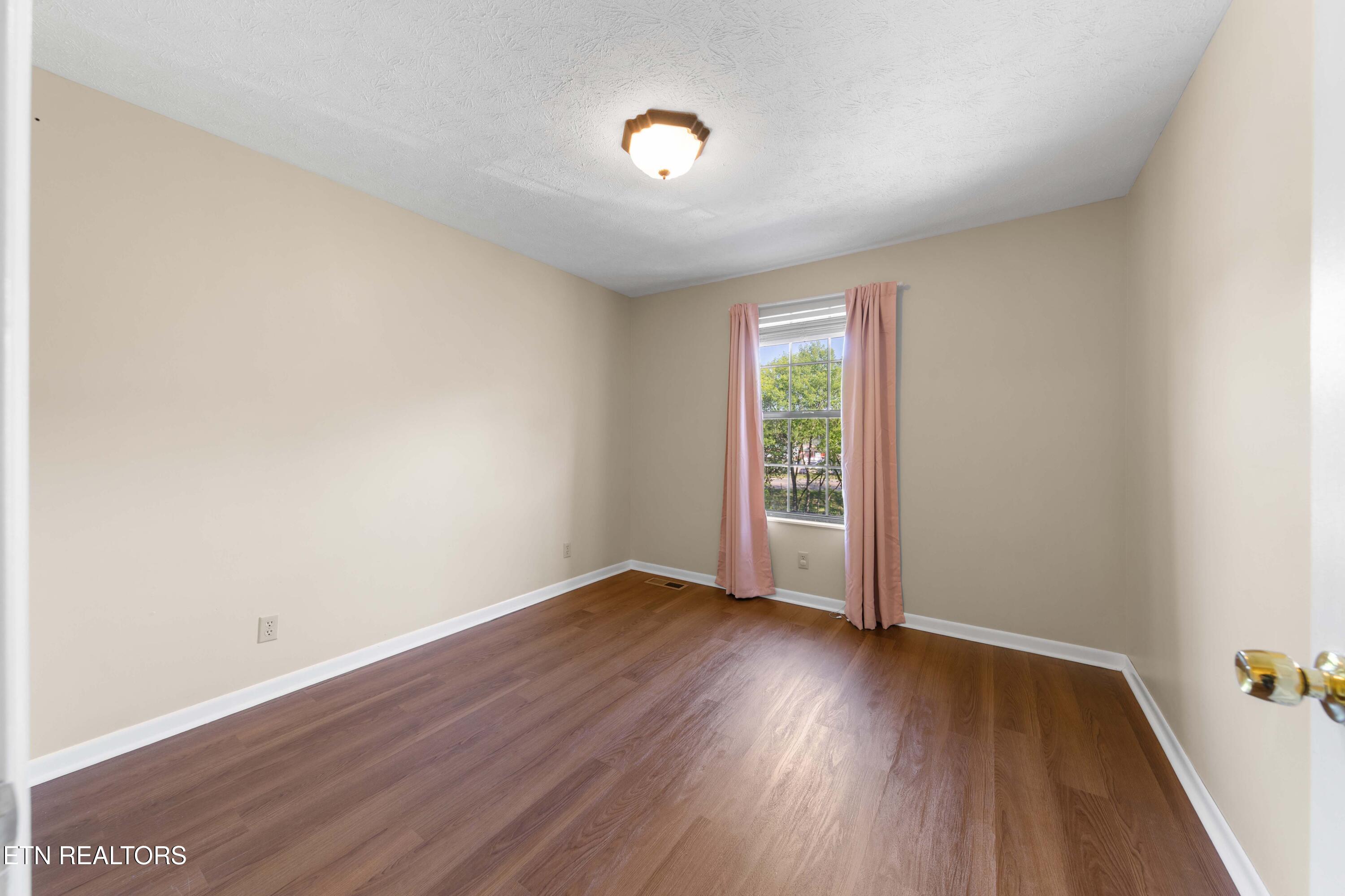 939 Fowler Street Clinton TN 37716