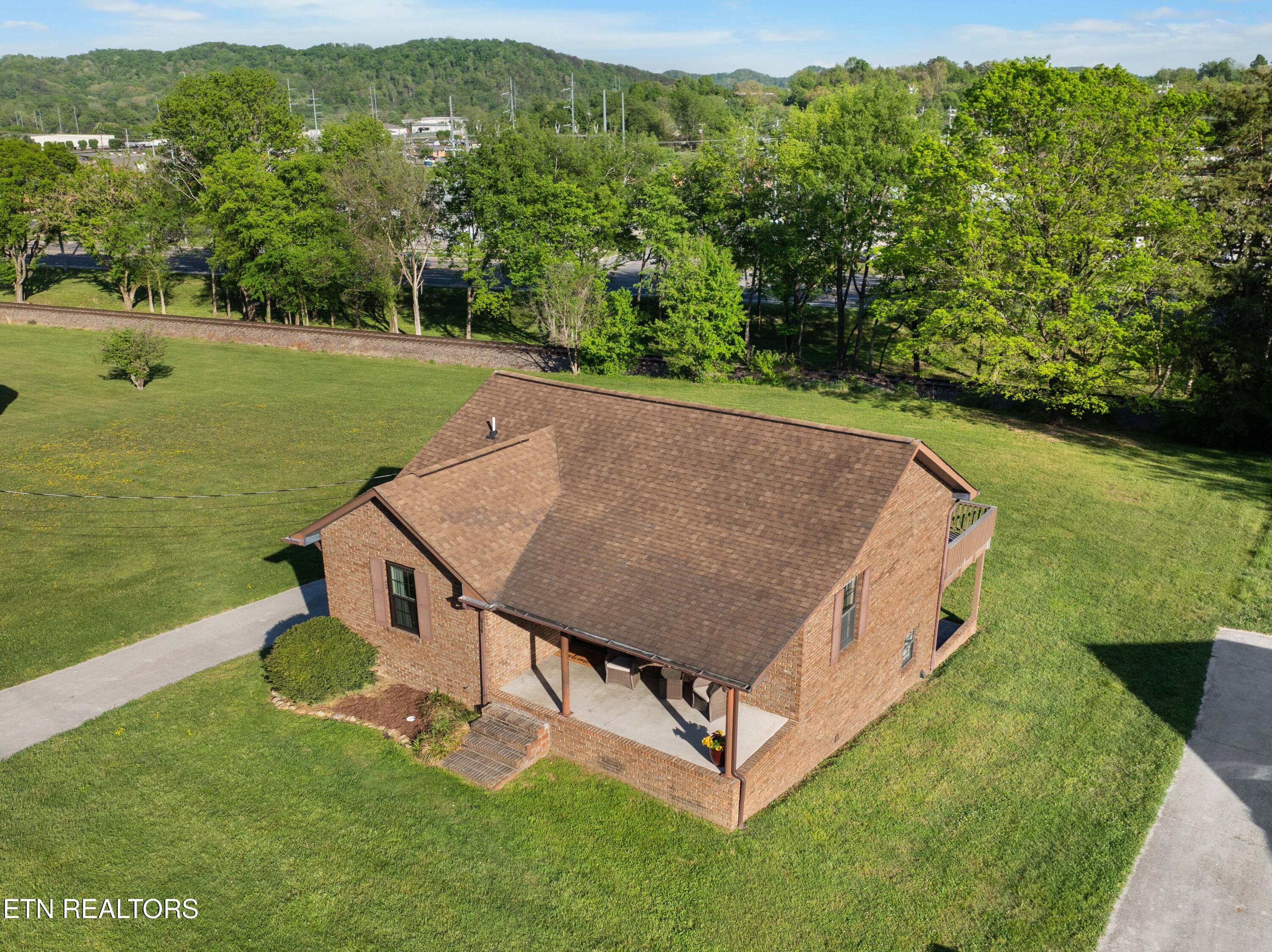 939 Fowler Street Clinton TN 37716